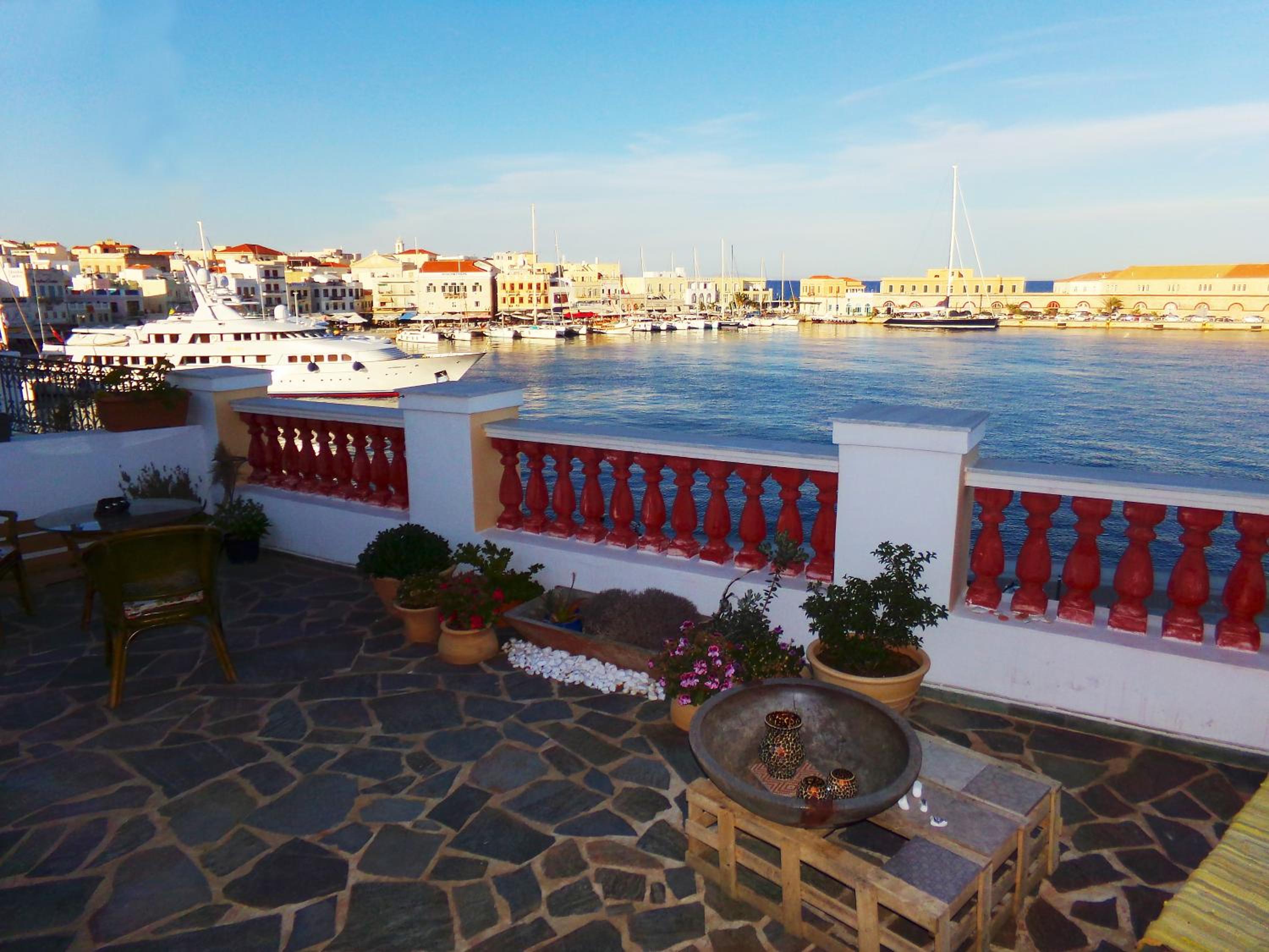 Hotel Locadiera Pansion - Image 1