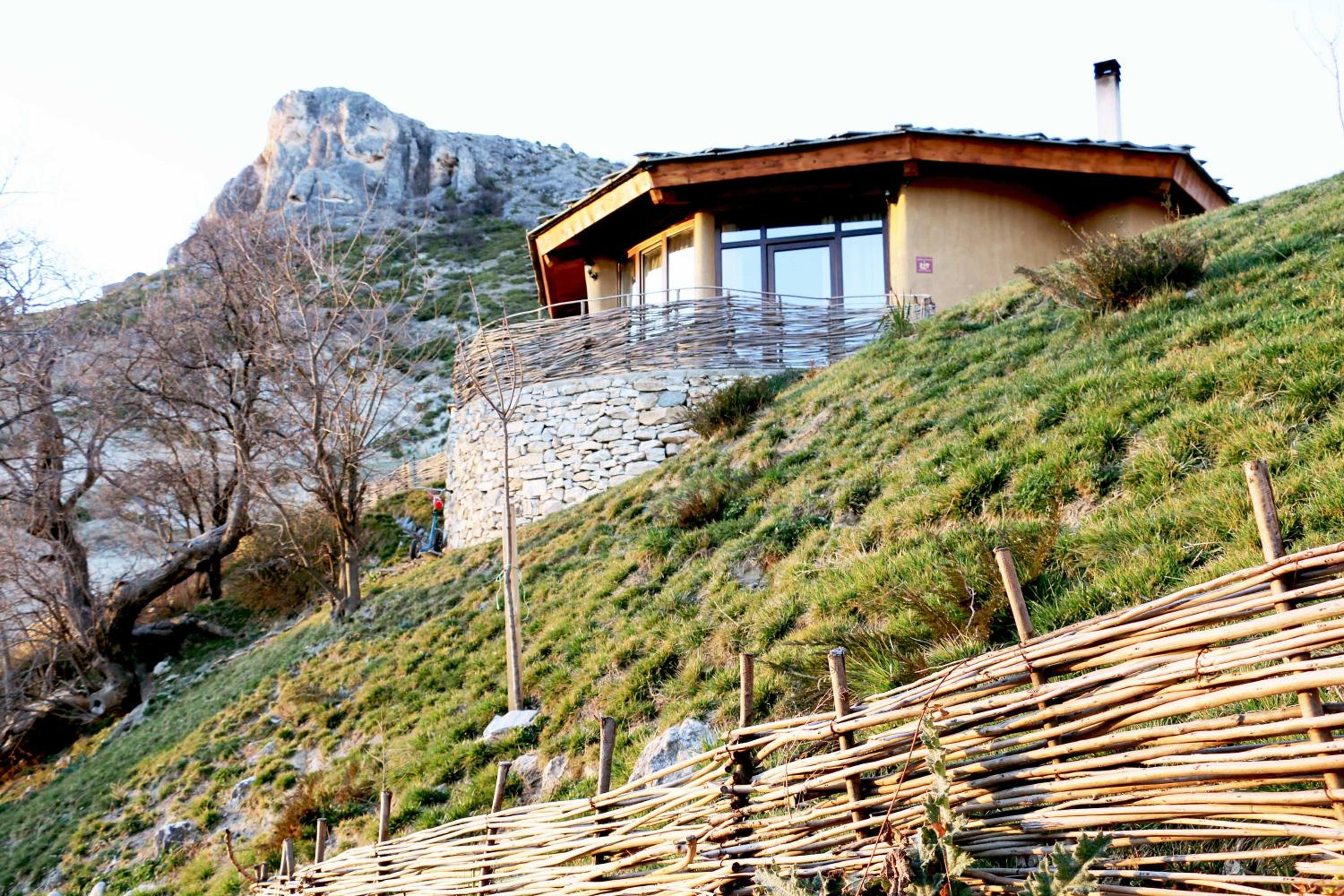 Eco Village Under the Cliffs
