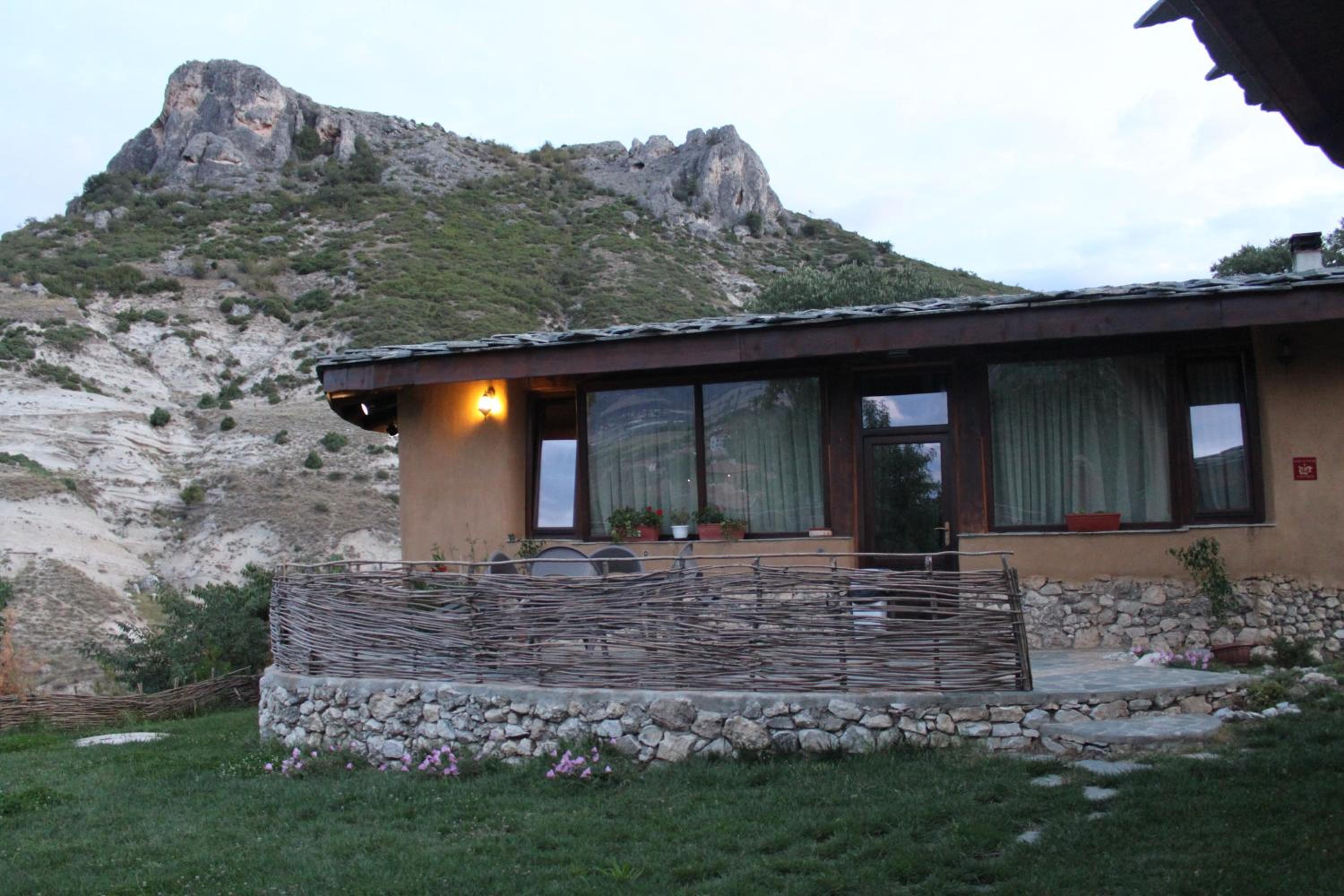Eco Village Under the Cliffs
