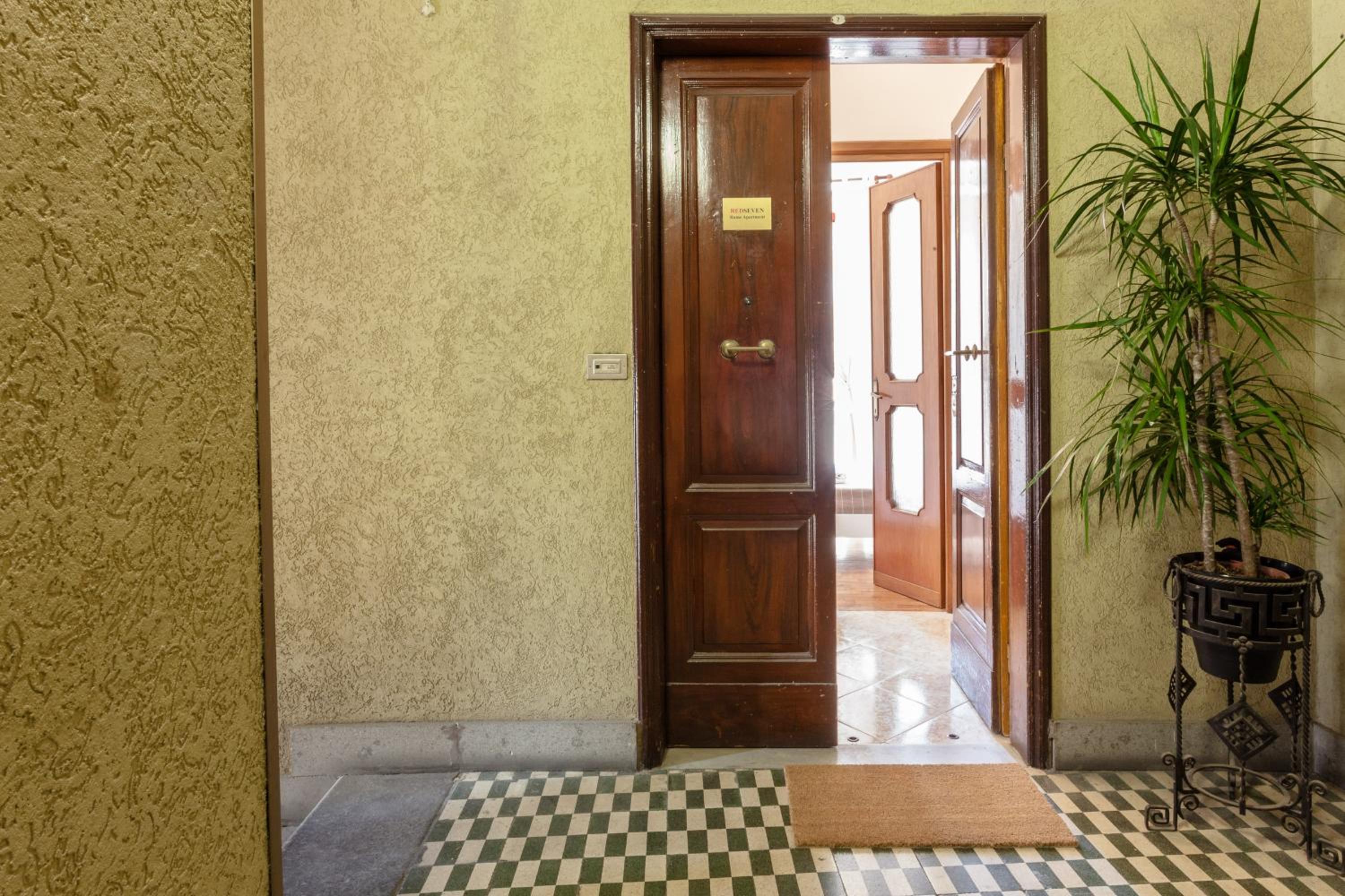 Redseven Rome Apartments