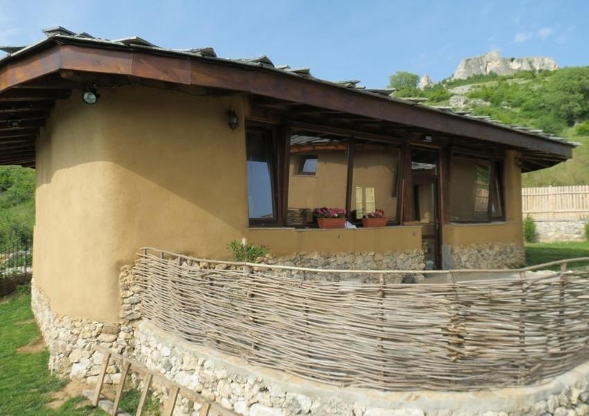 Eco Village Under the Cliffs