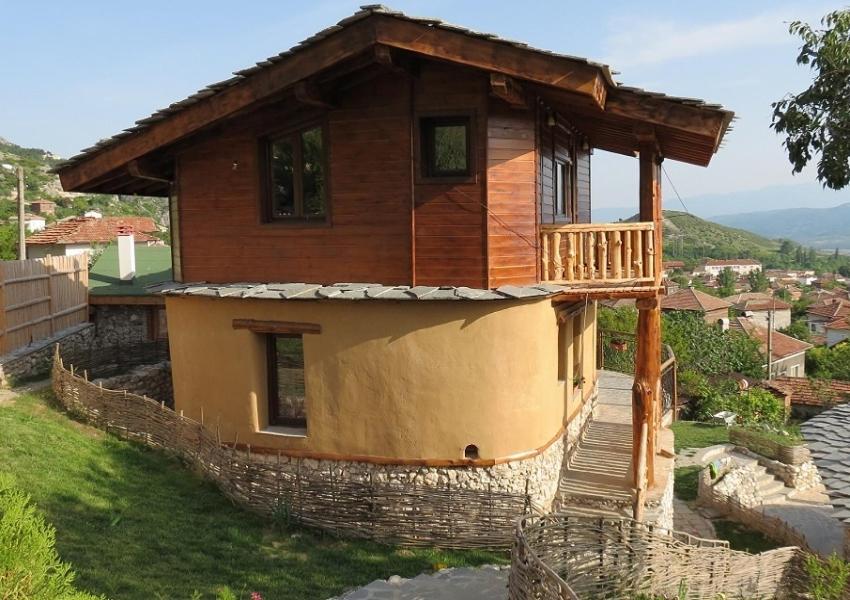 Eco Village Under the Cliffs