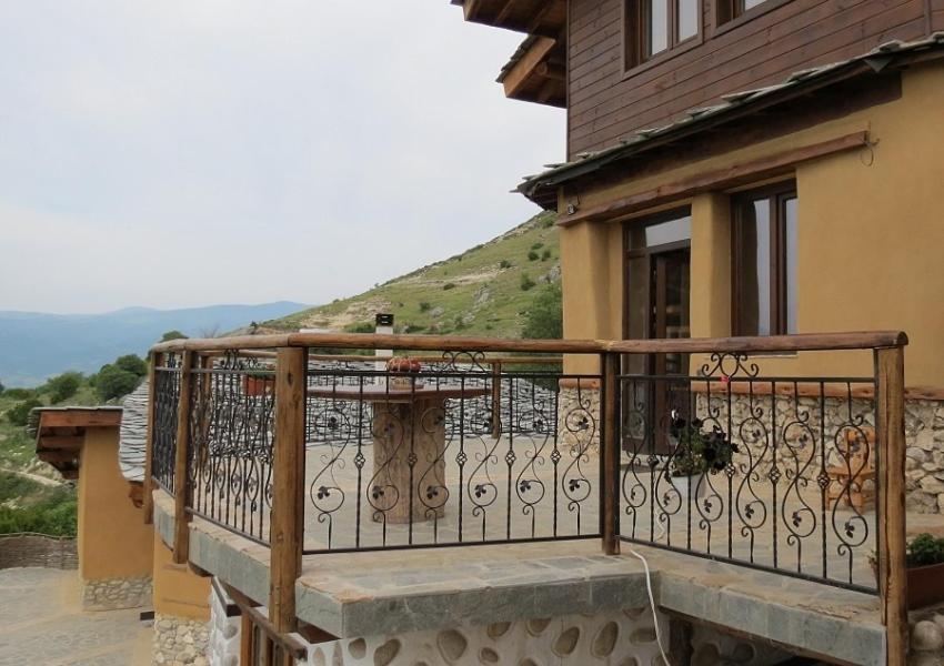 Eco Village Under the Cliffs