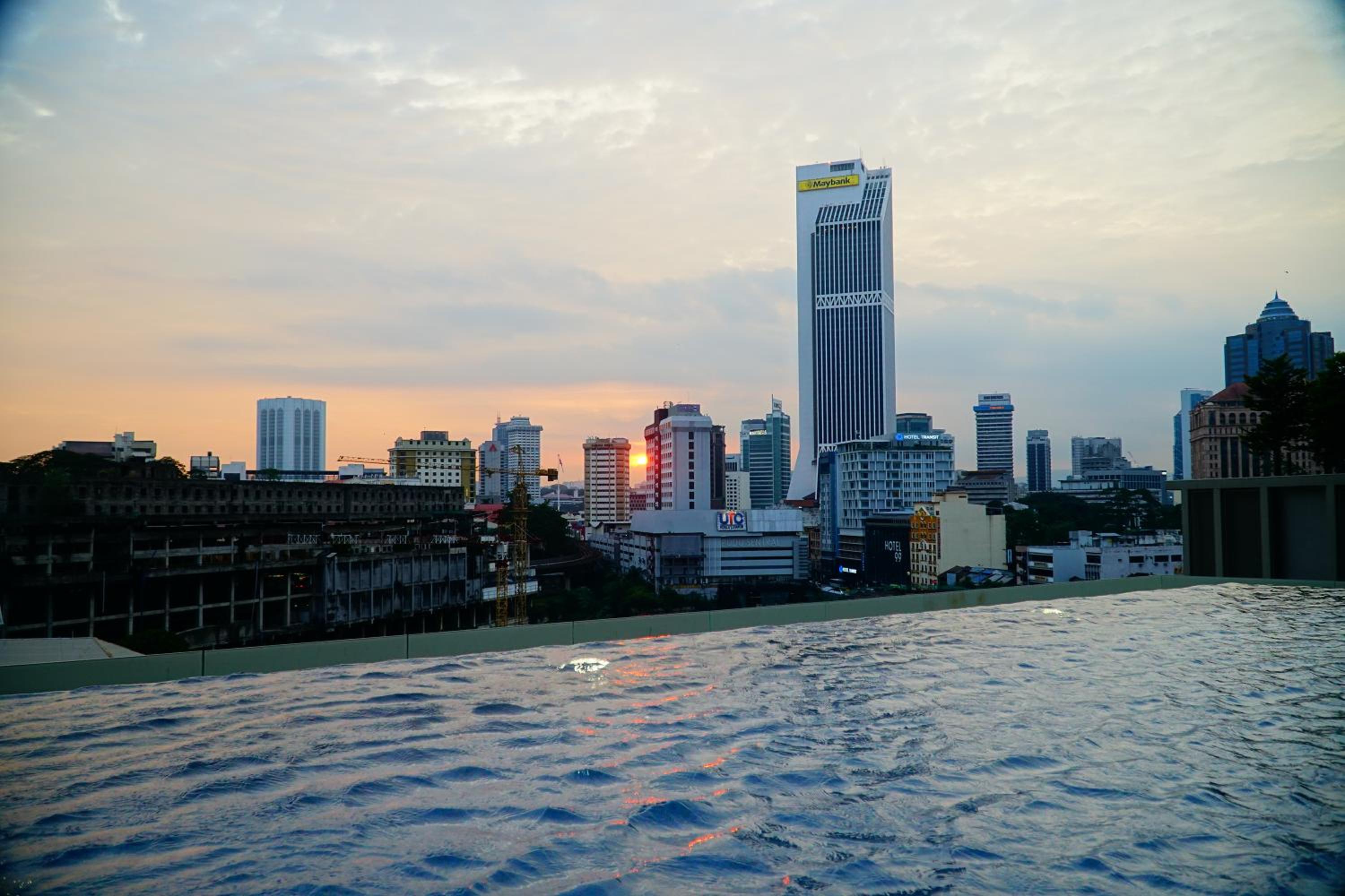 The Robertson Retreat - Modern Comfort & City Views In The Middle of Kuala Lumpur