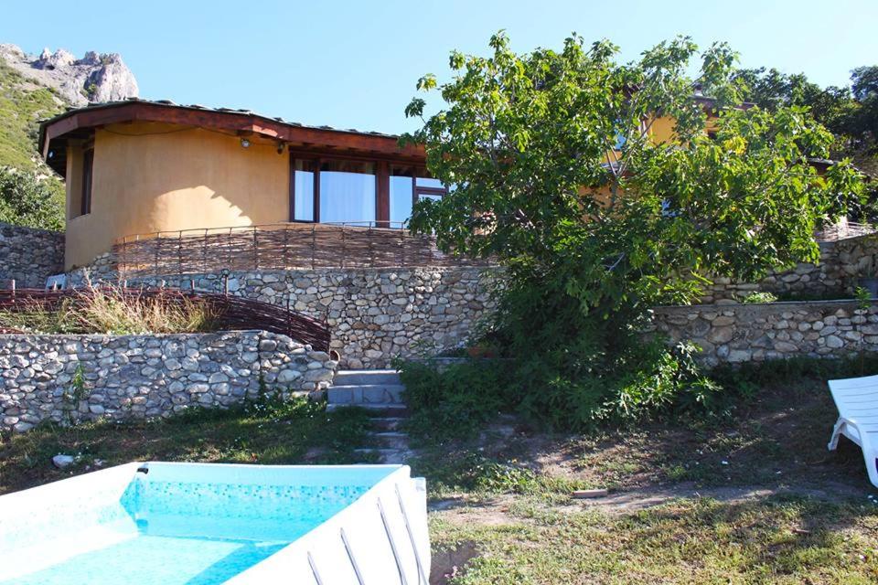 Eco Village Under the Cliffs