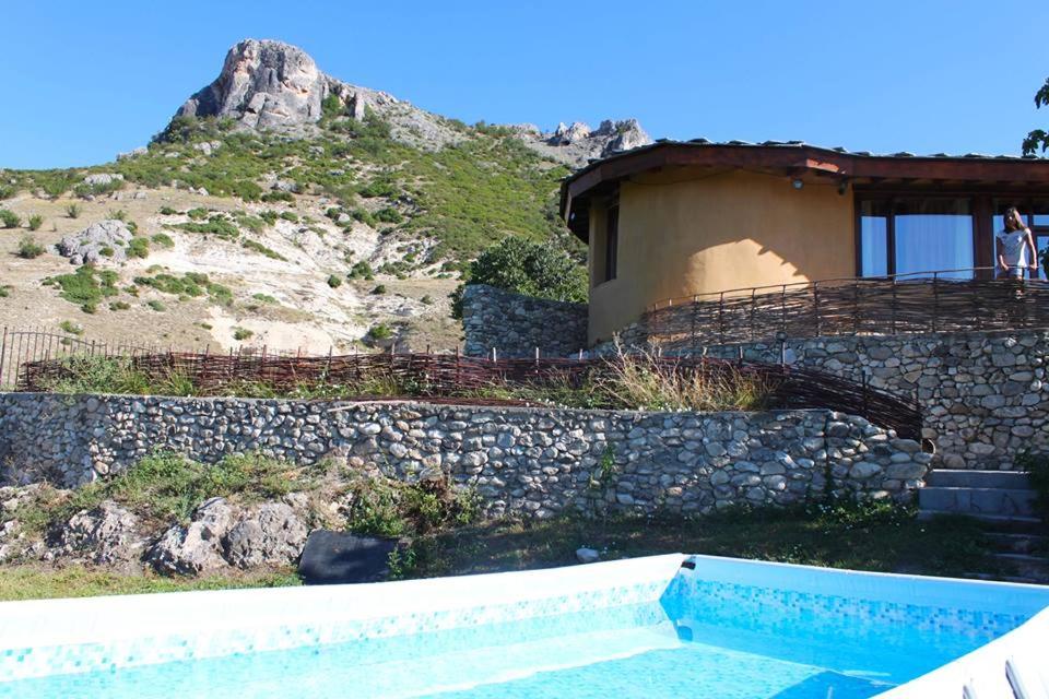 Eco Village Under the Cliffs