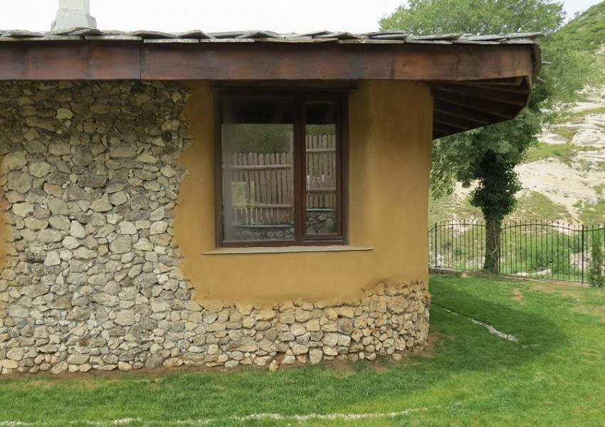 Eco Village Under the Cliffs