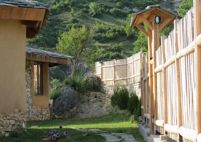Eco Village Under the Cliffs