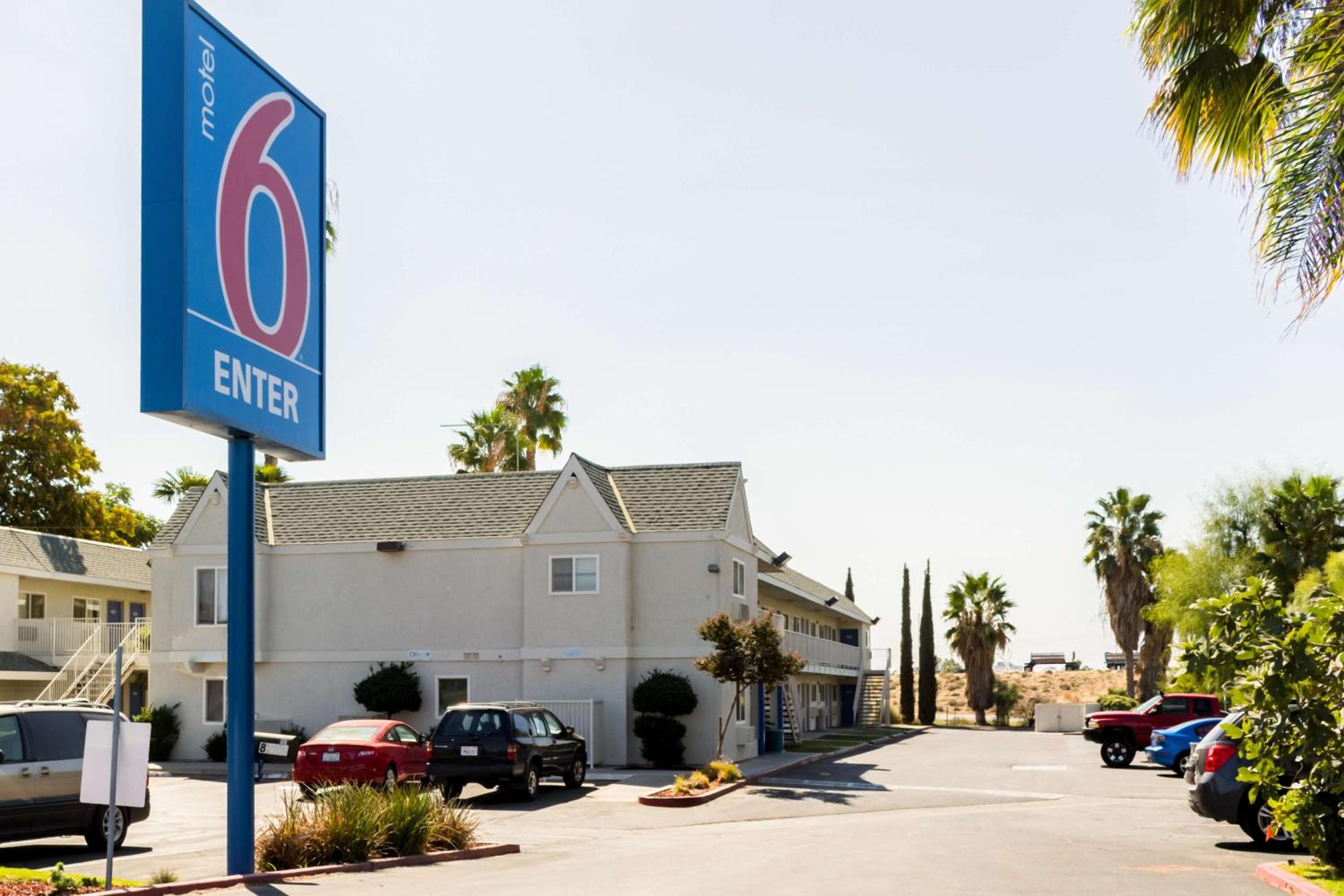 Hotel Motel 6-Bakersfield, CA - East - Image 1