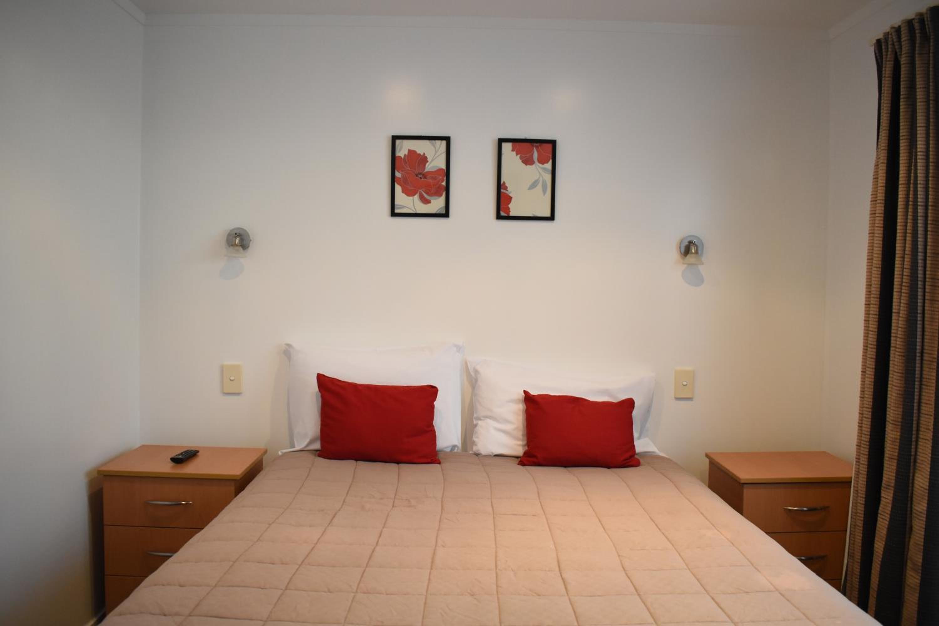 Devonwood Motel