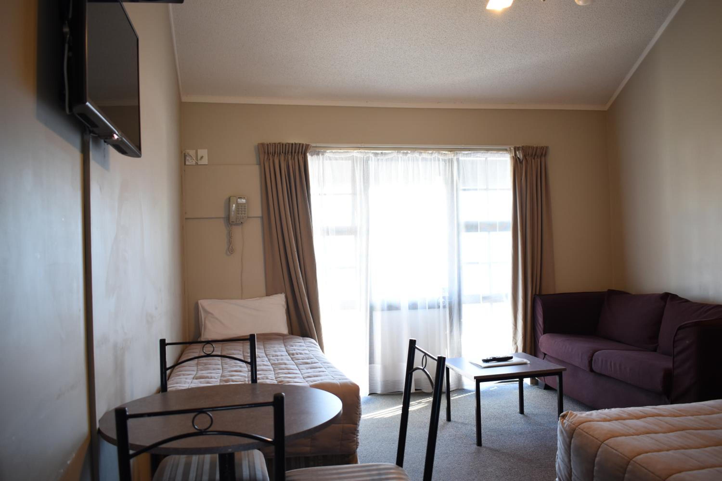 Devonwood Motel