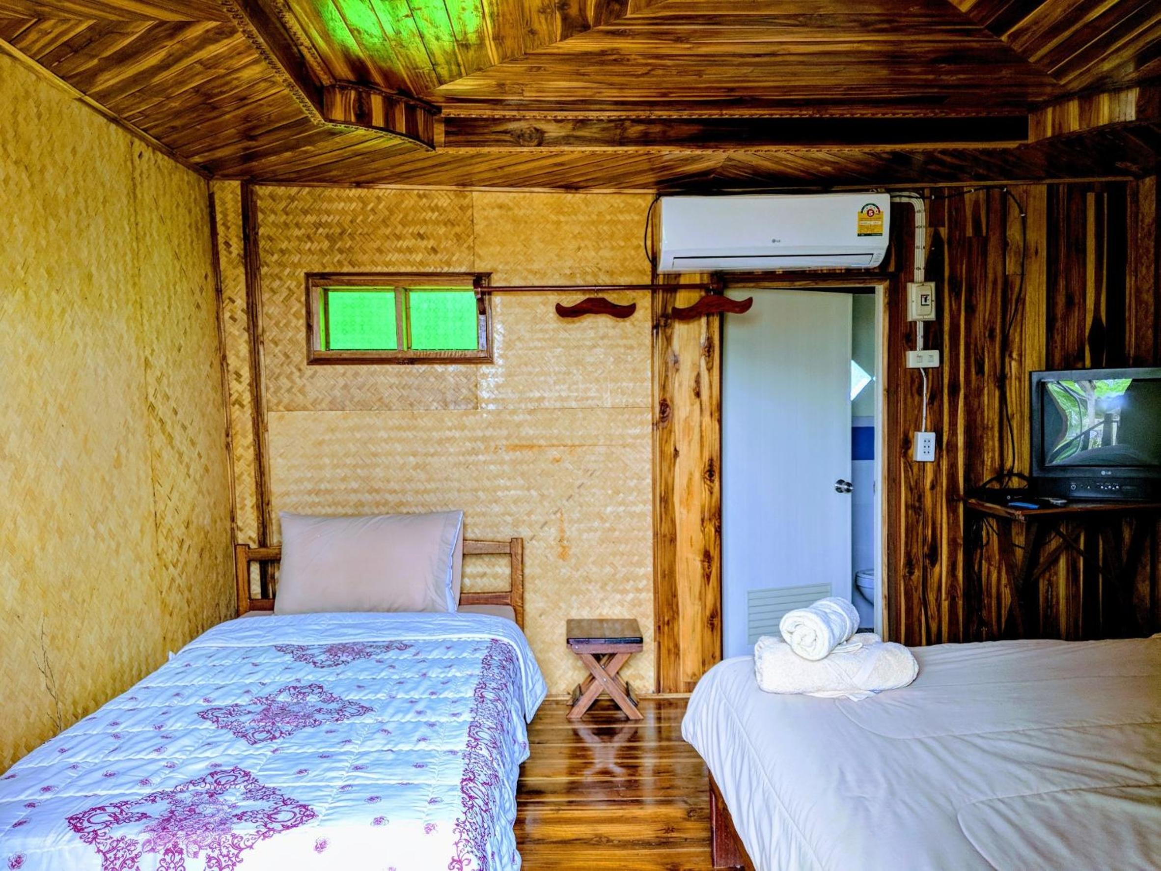 Bansuanphuhong Resort