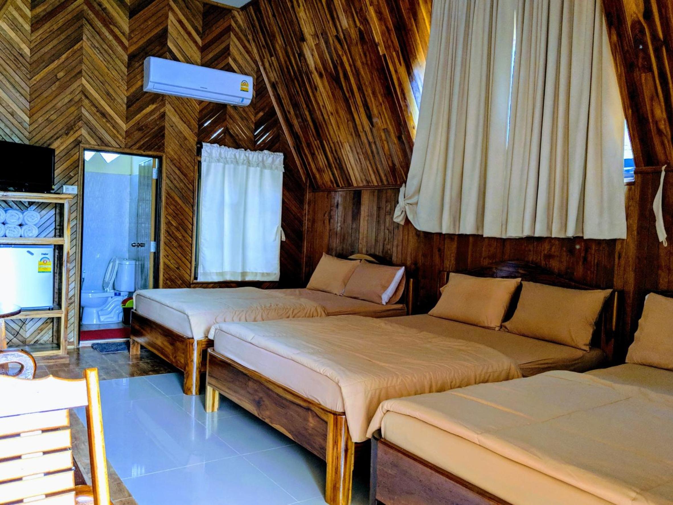 Bansuanphuhong Resort