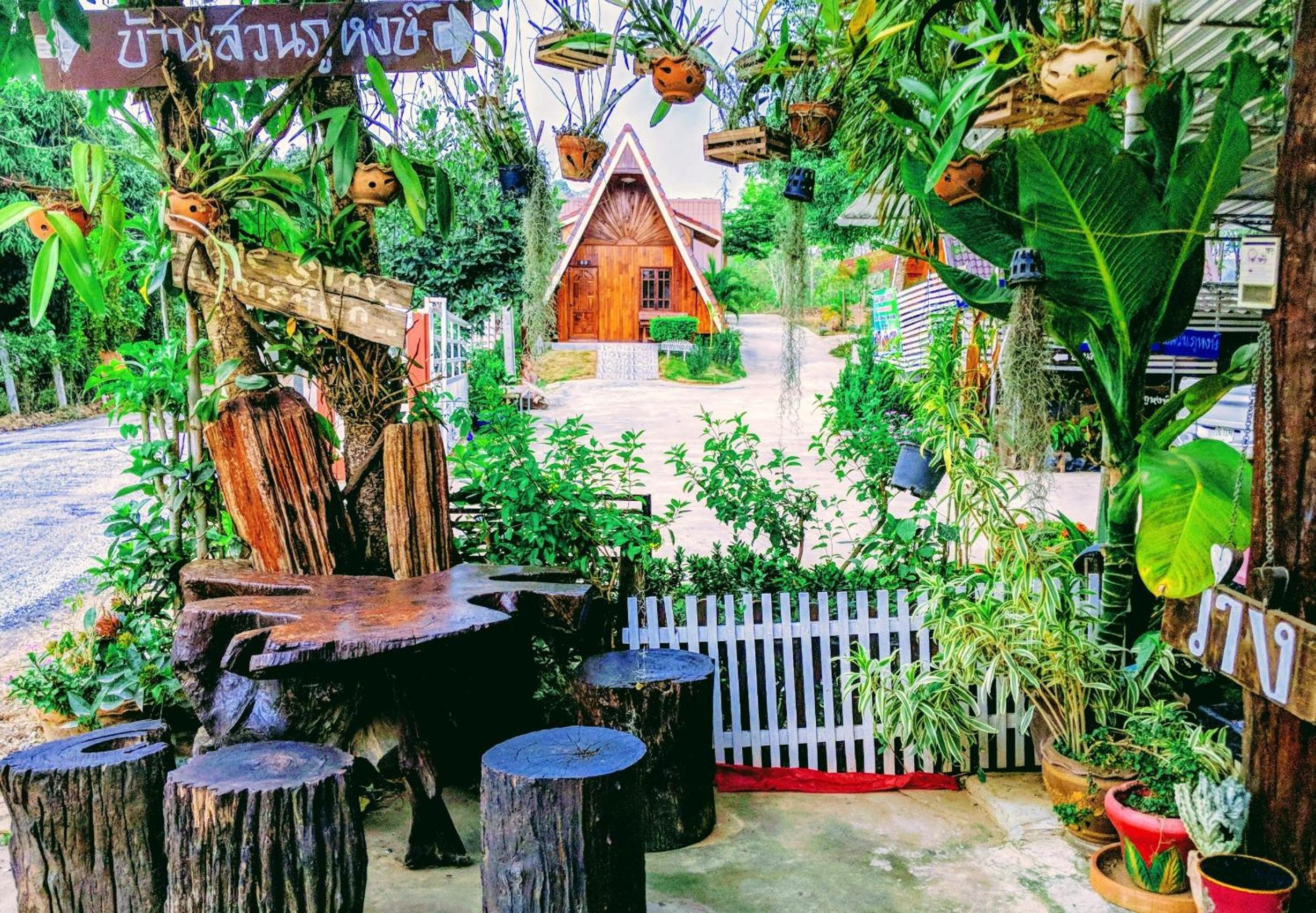 Bansuanphuhong Resort