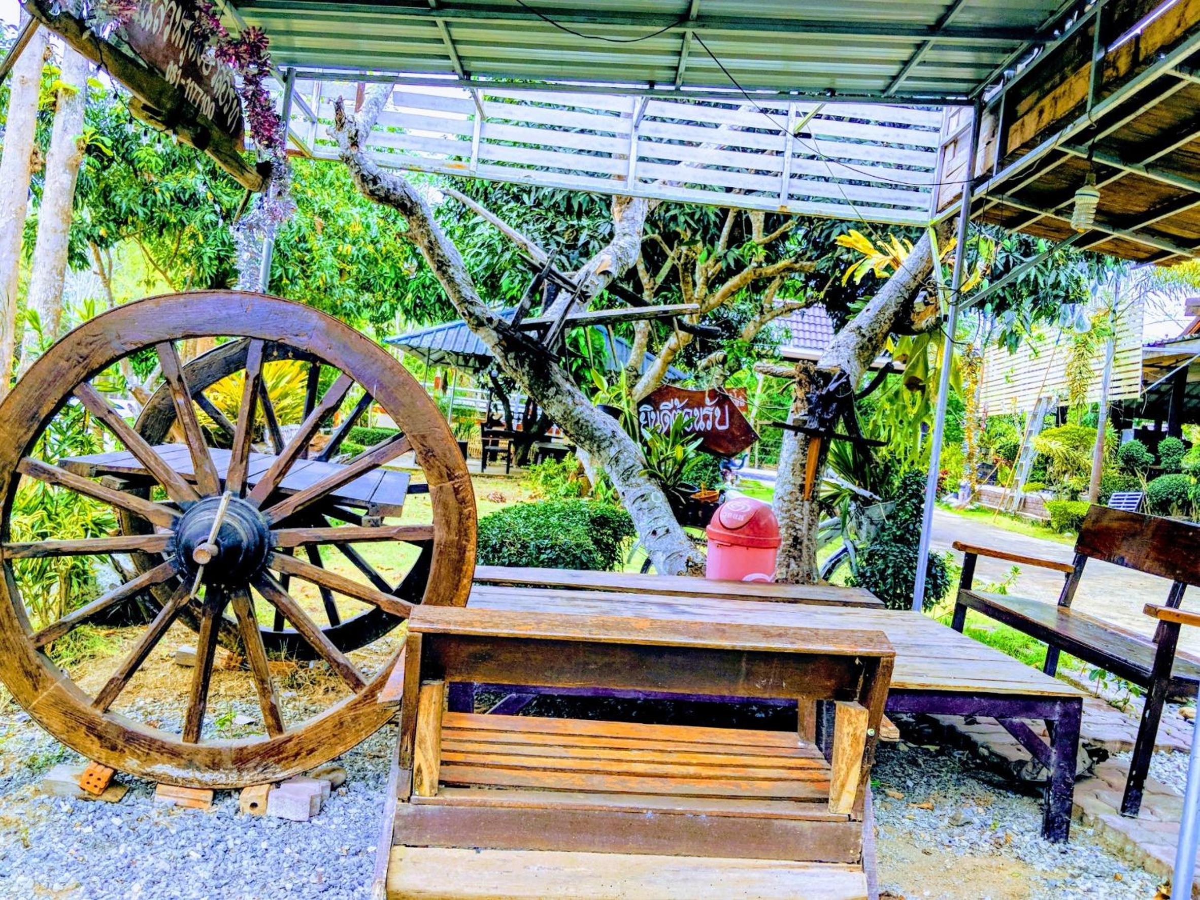 Bansuanphuhong Resort