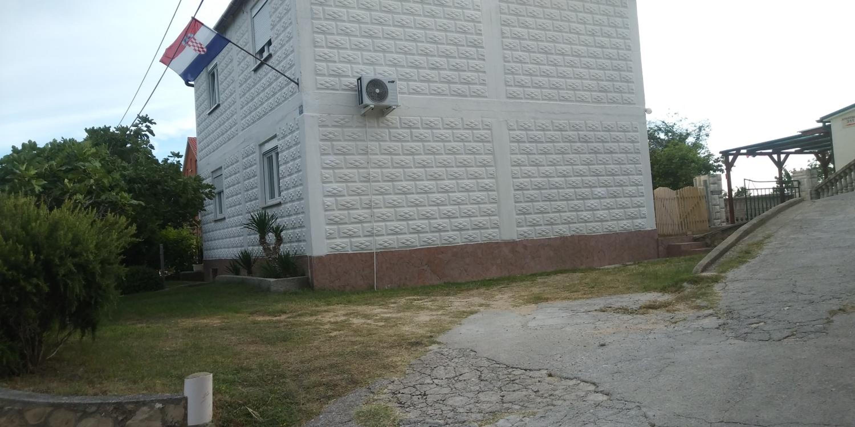 Photo 99