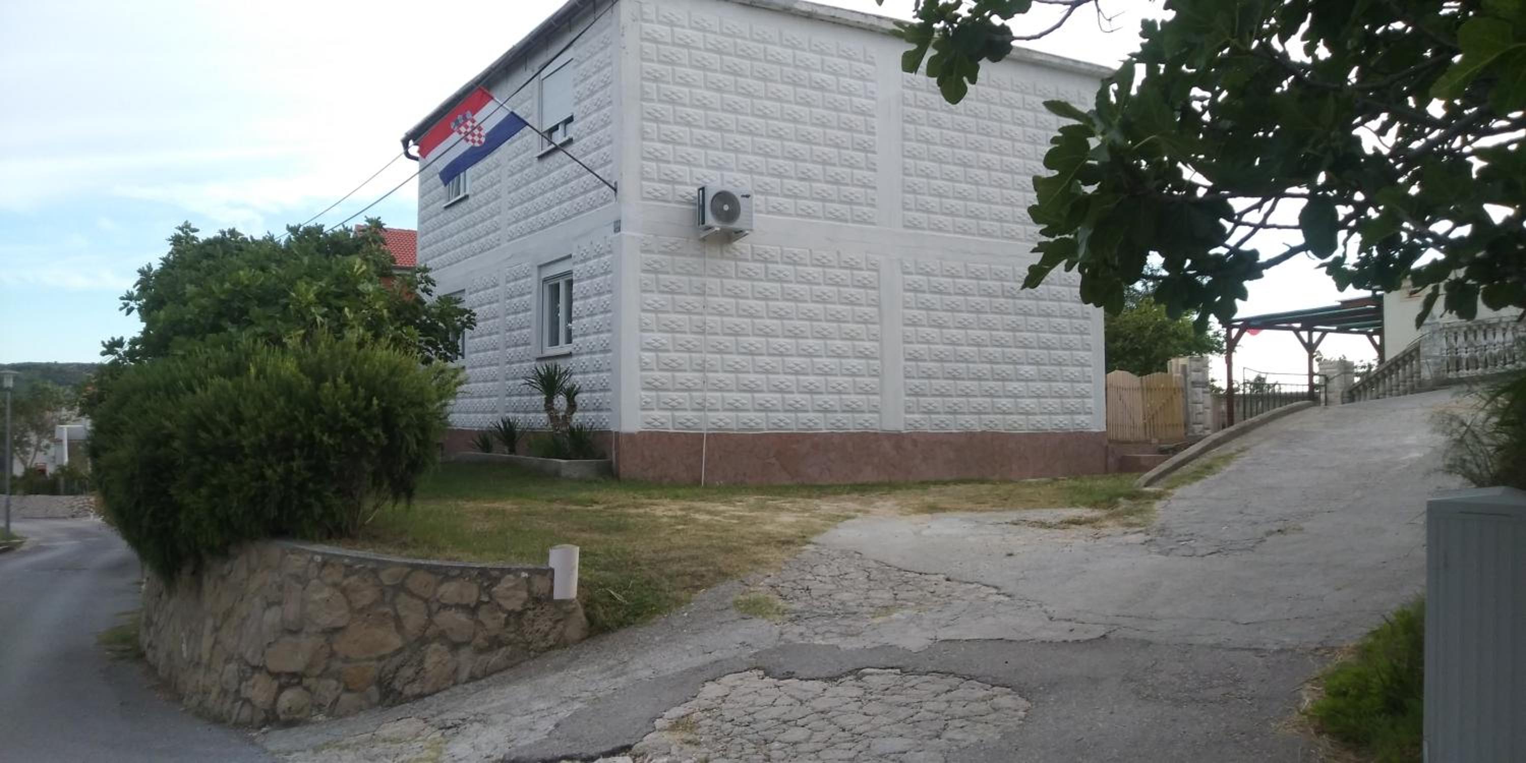 Photo 100