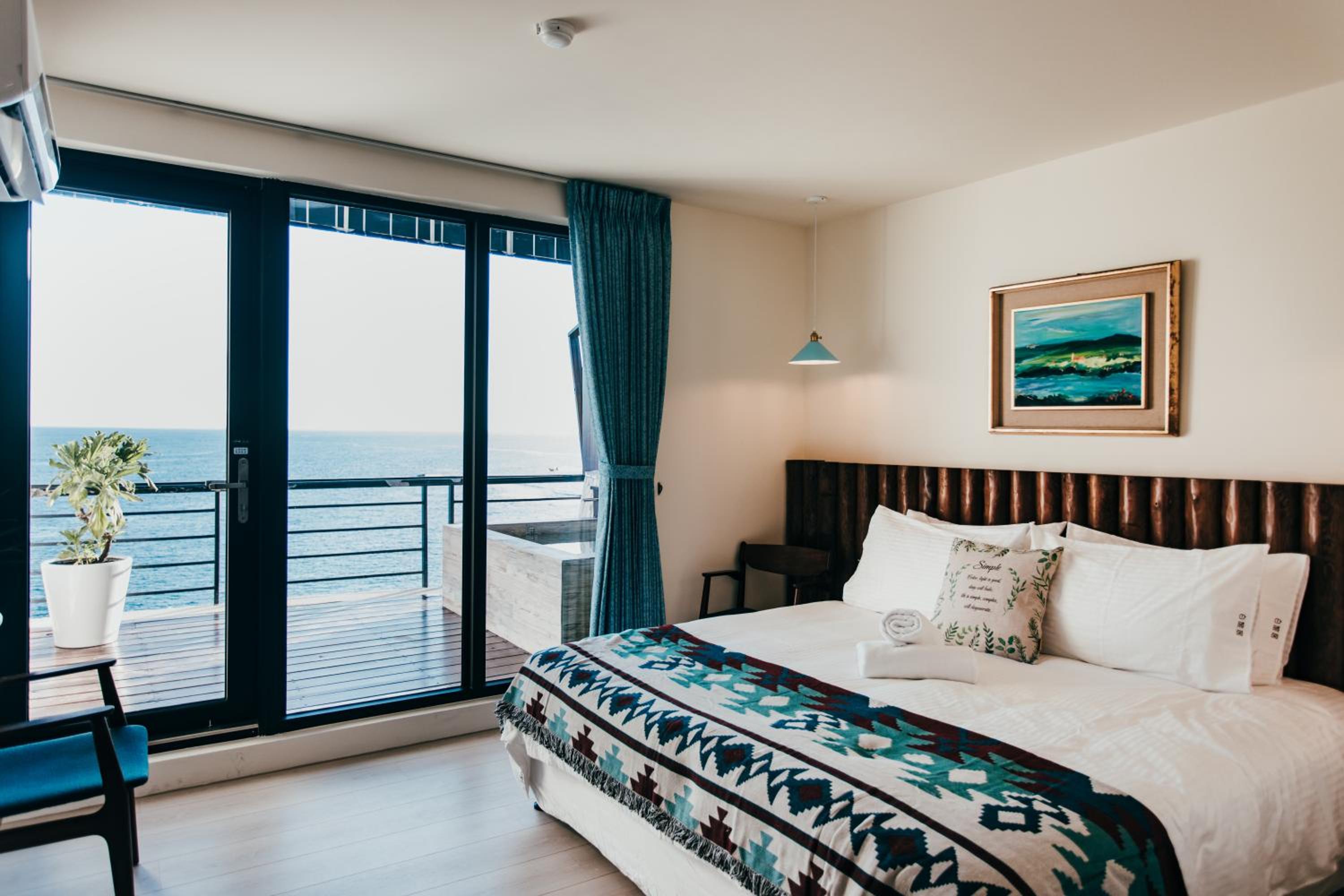 Chuanfanrock Haku Beach Days Inn