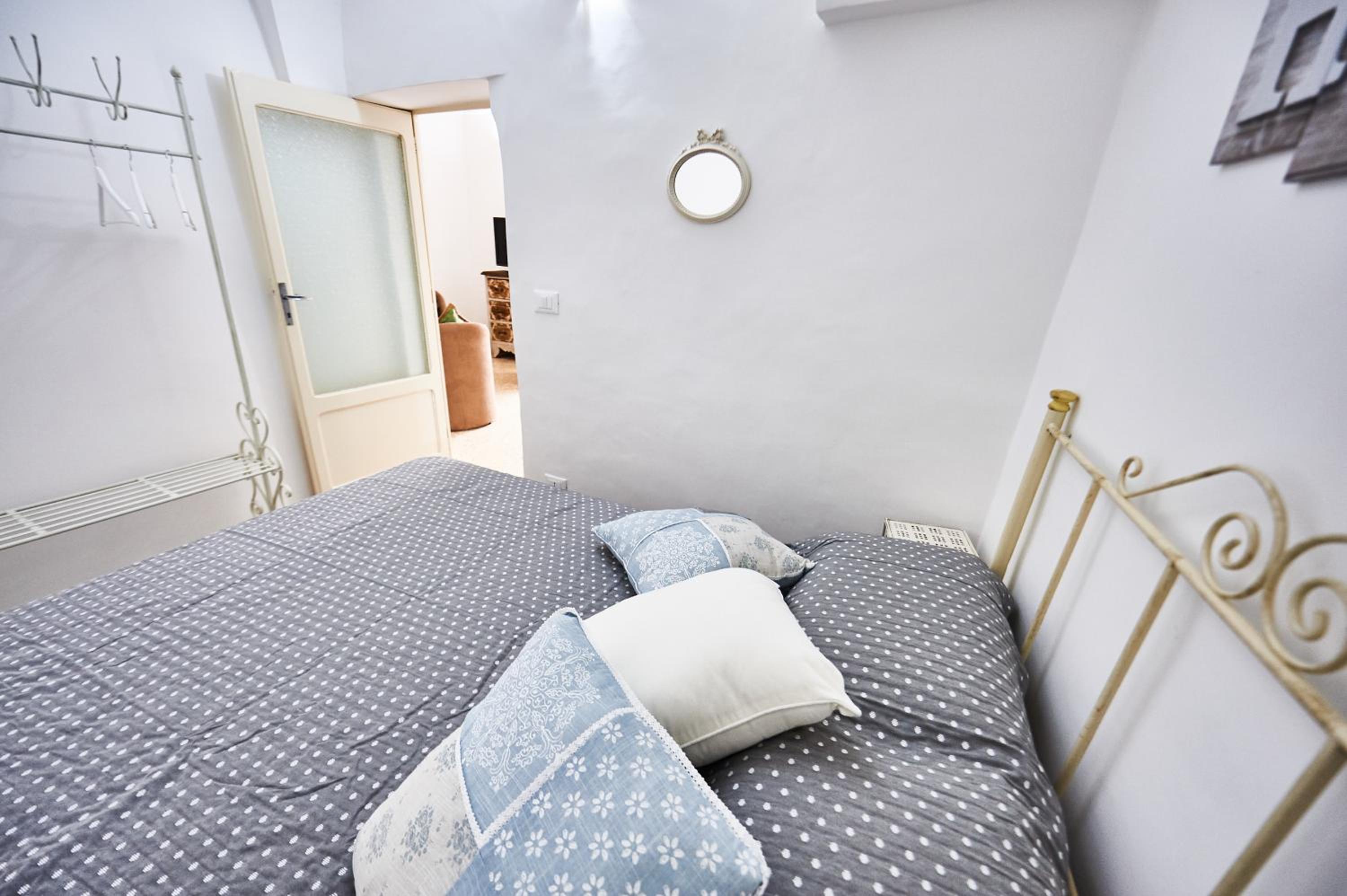 EQUORUM 13 - Ostuni Centro en Ostuni — hotel room