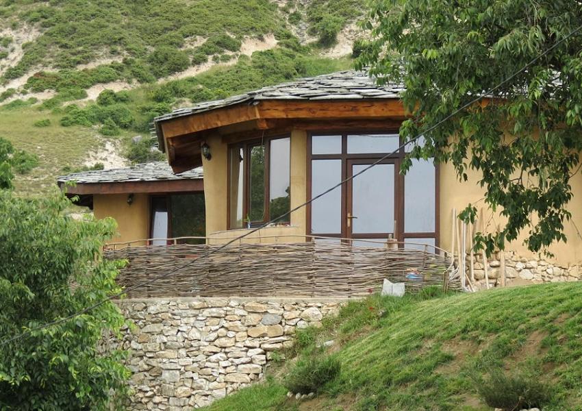 Eco Village Under the Cliffs