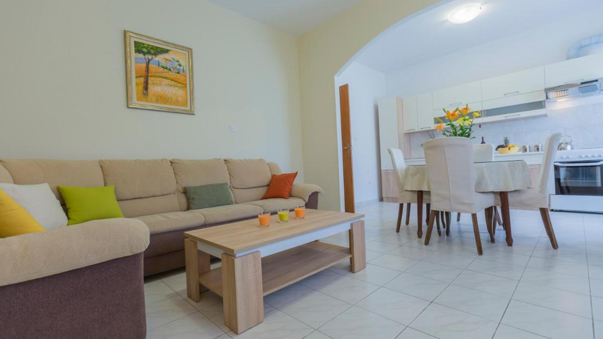 Apartment "Andrea" view 3
