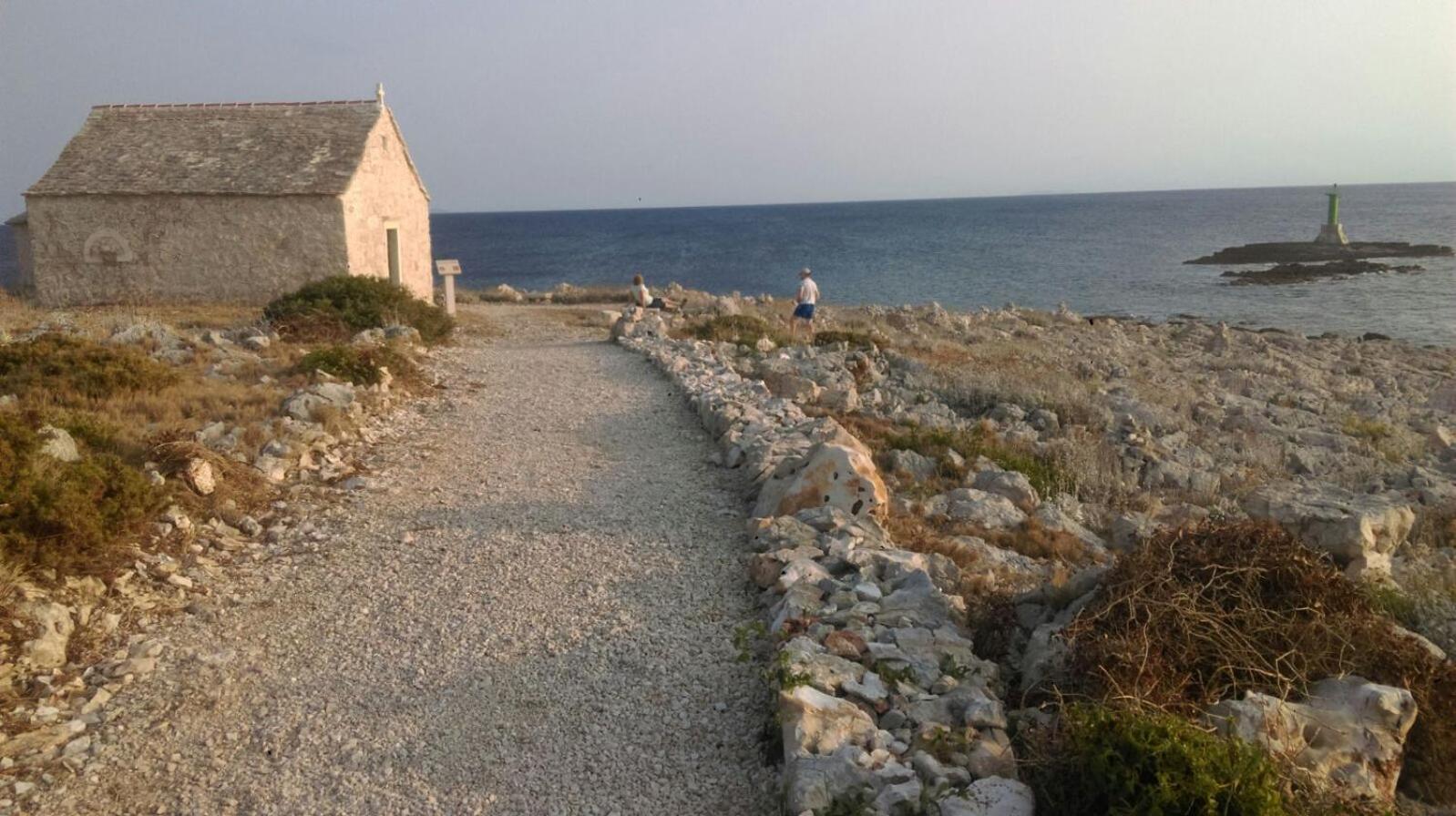 Photo 8