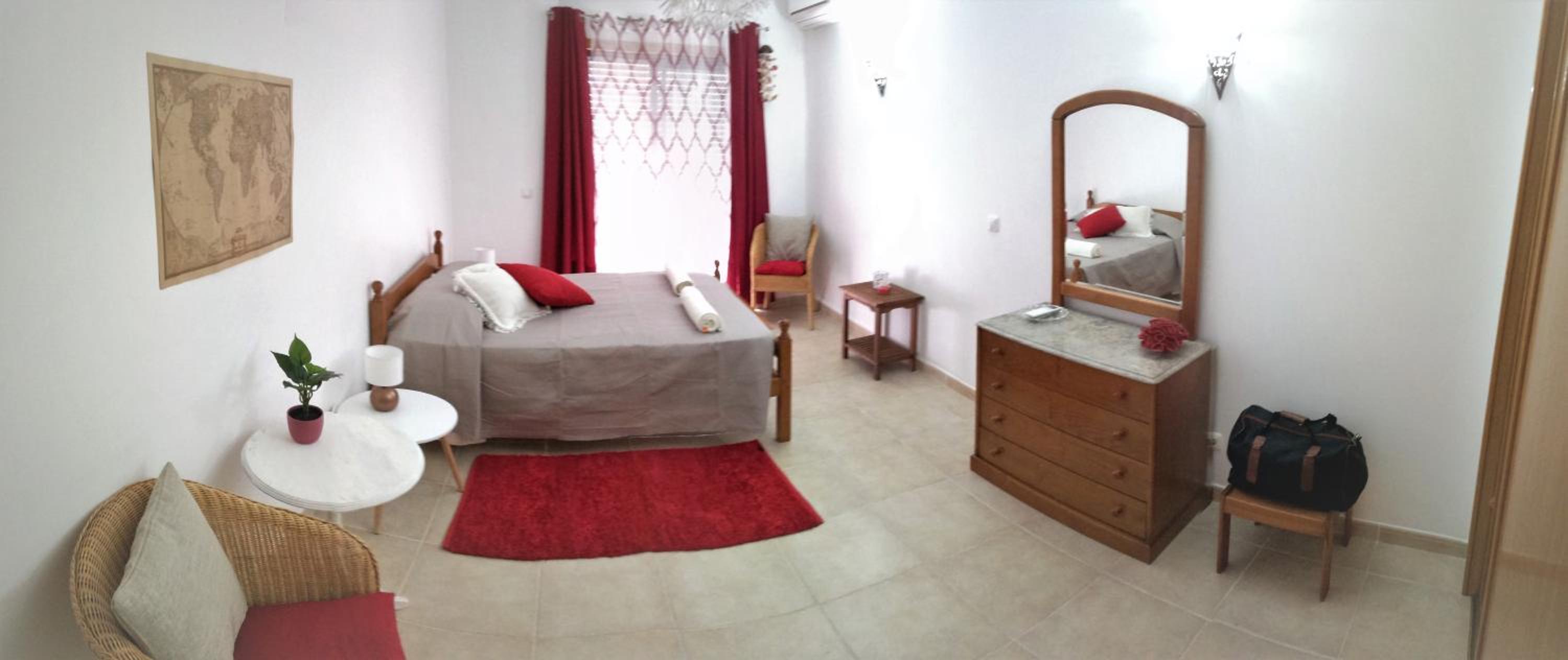 Tropical 2 BDR Apt in Lagos Centre by LovelyStay view 5