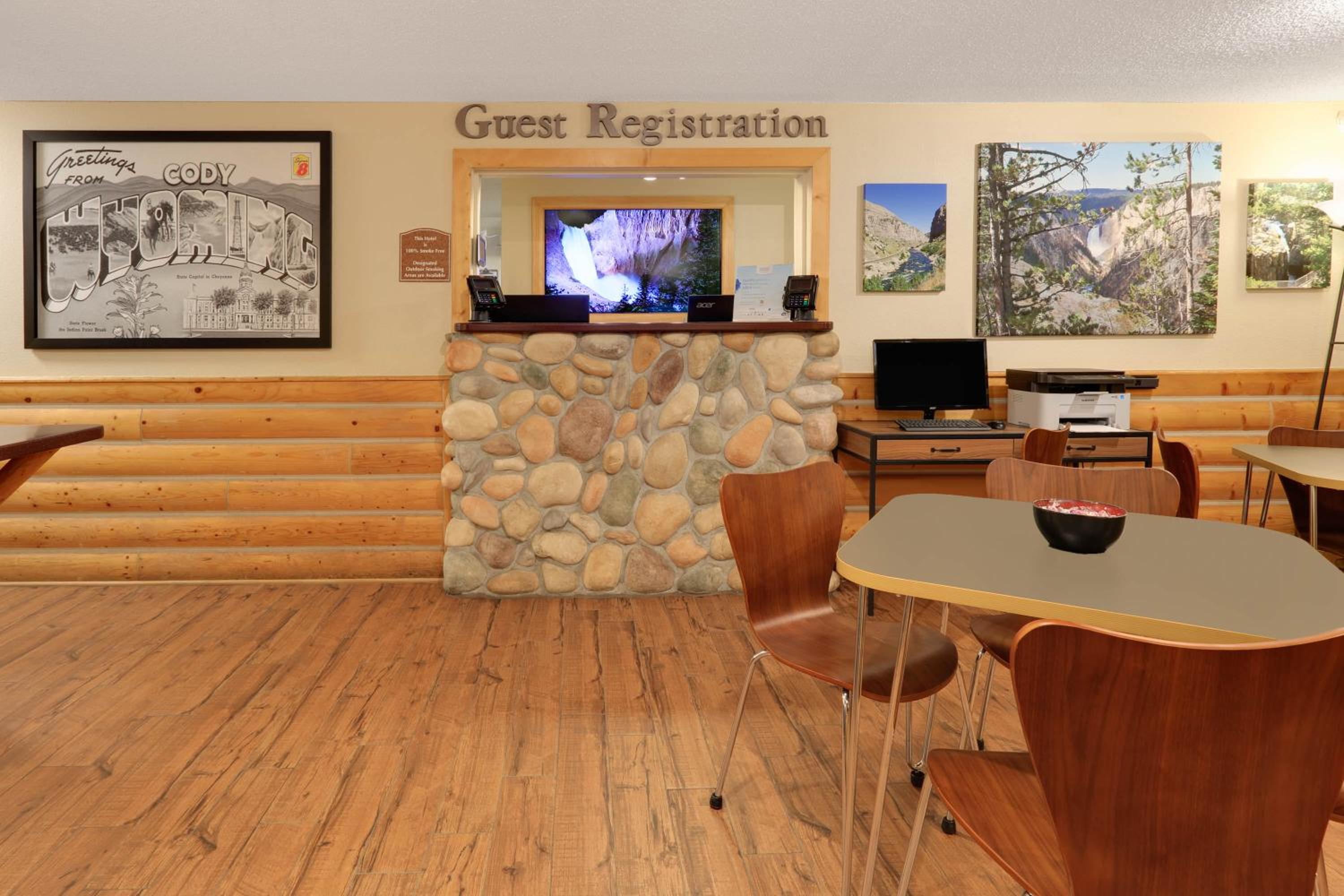 Cody Vacations - Super 8 by Wyndham Cody - Property Image 9