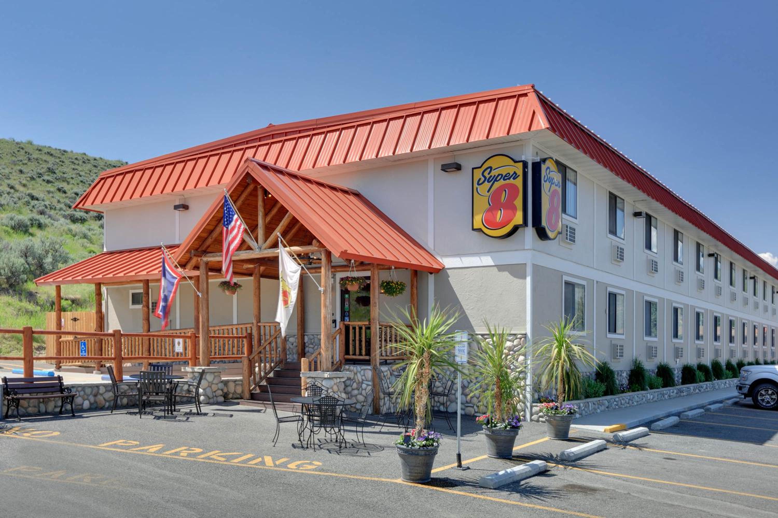 Cody Vacations - Super 8 by Wyndham Cody - Property Image 3