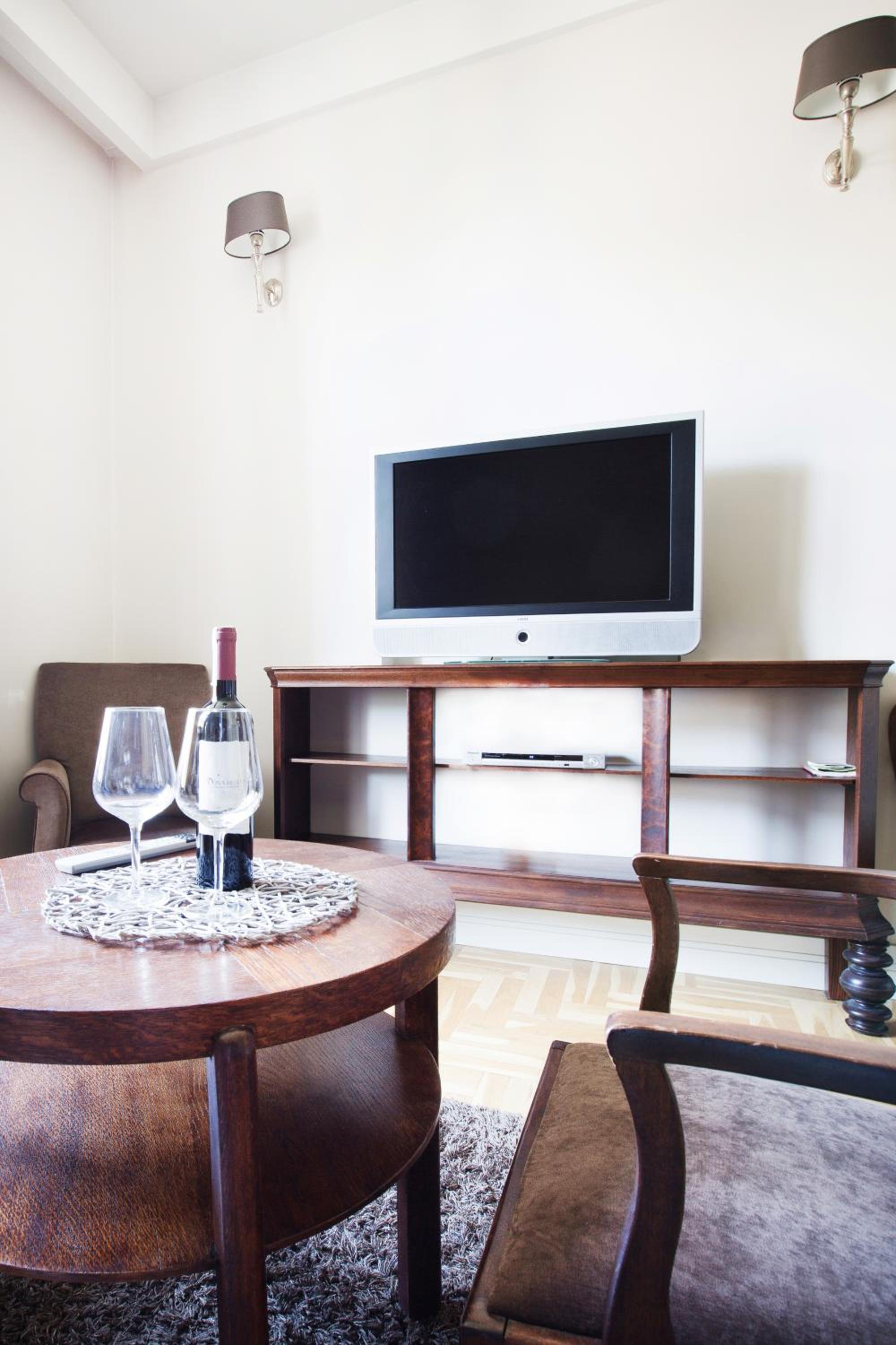 Select Suites by MB Apartments view 2