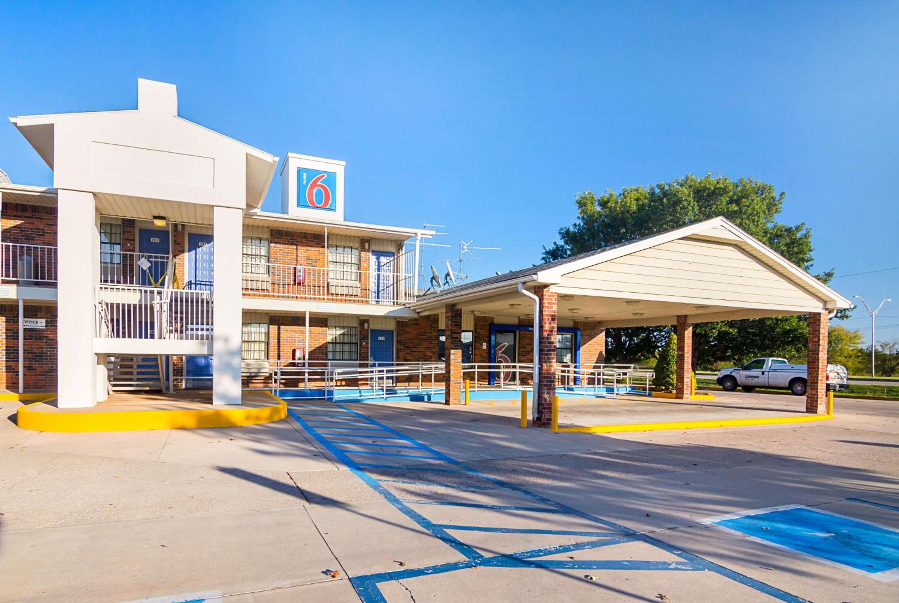 Lawton Vacations - Motel 6-Lawton, OK - Property Image 2