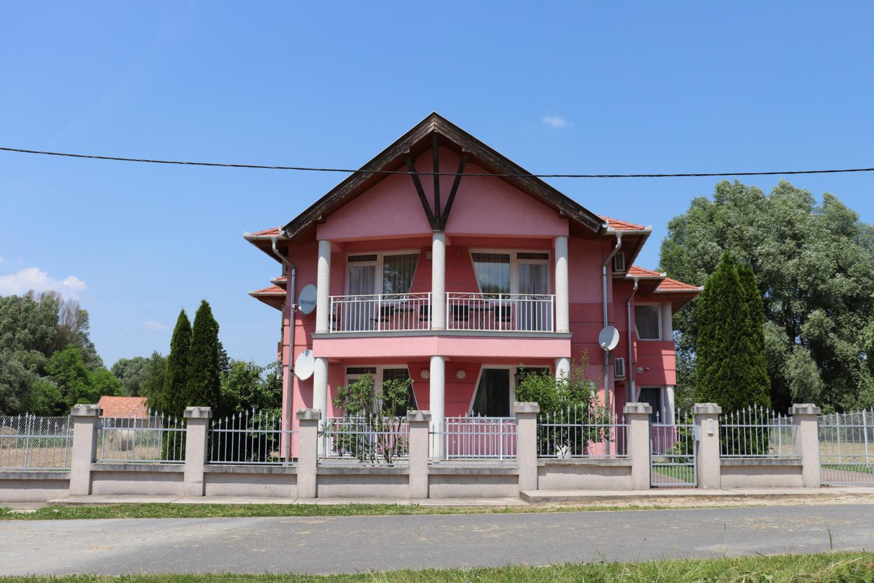 Liget Apartmanház view 3