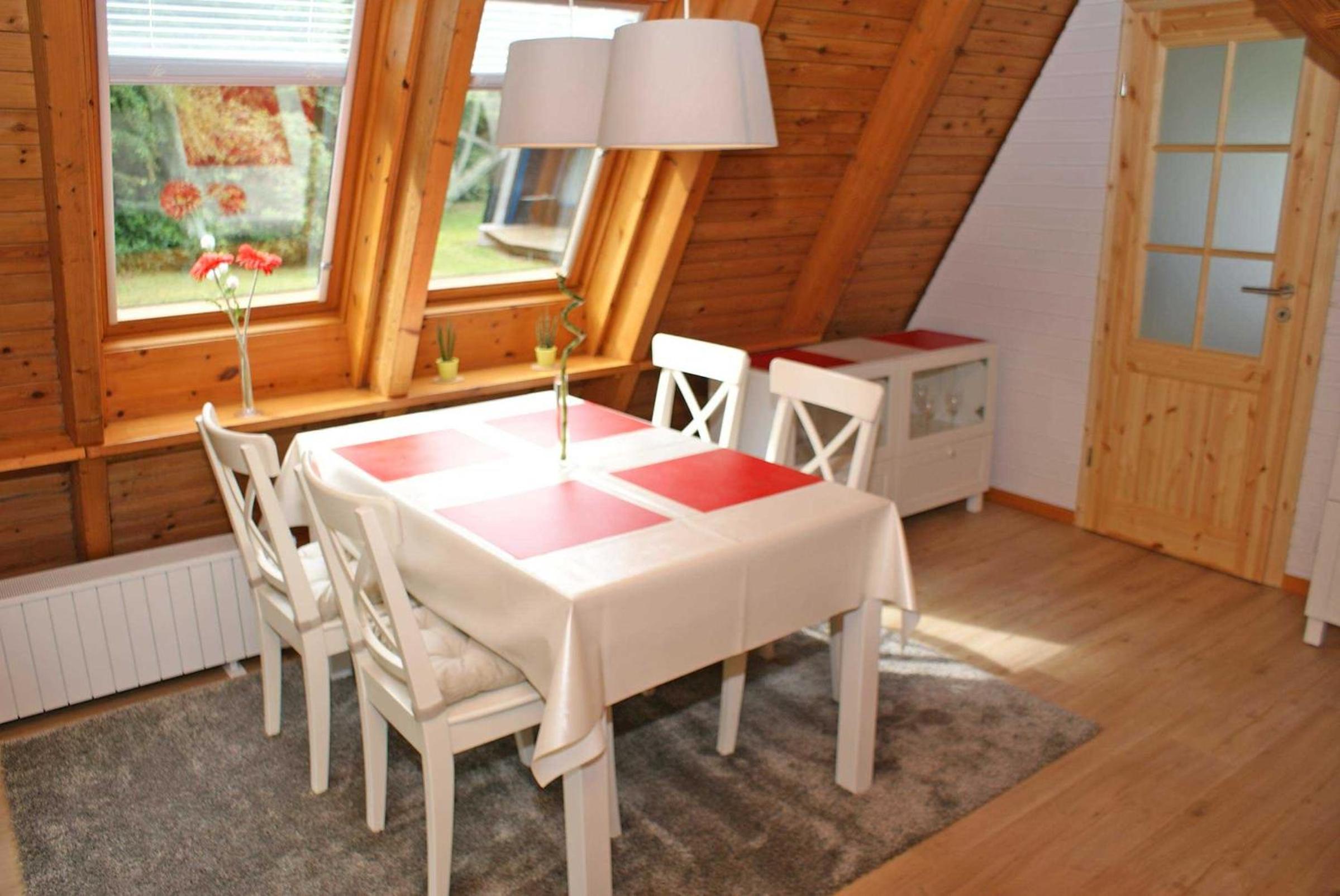 Zeltdachhaus mit moderner Ausstattung