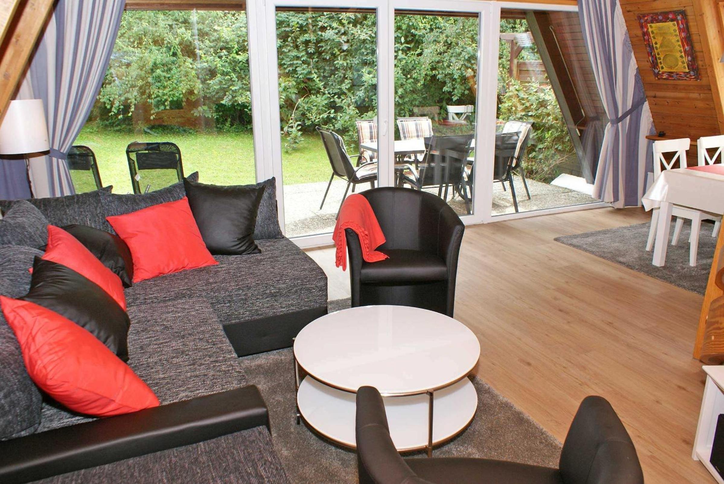 Zeltdachhaus mit moderner Ausstattung