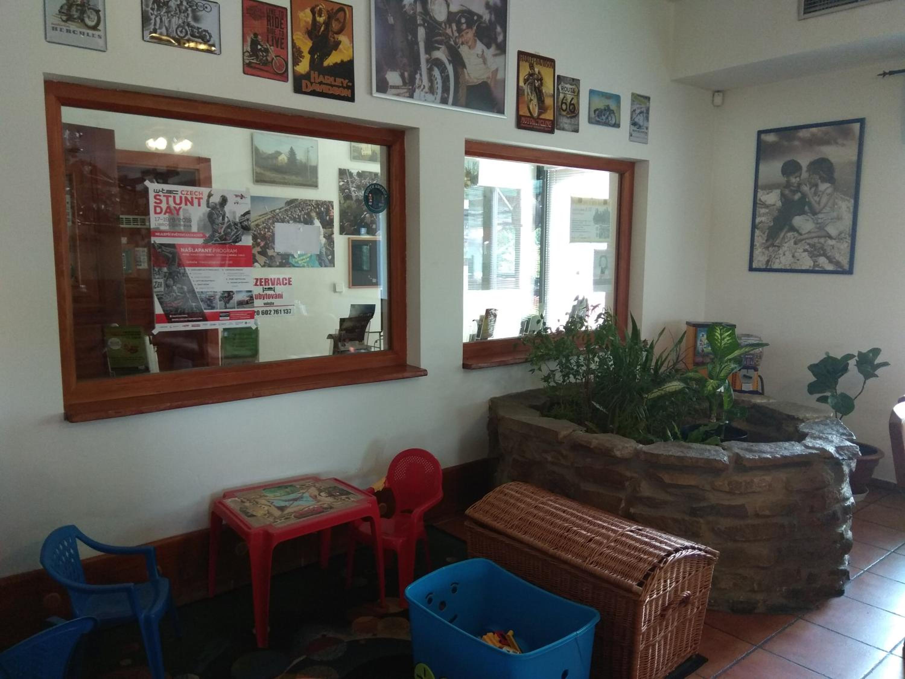 Penzion a Motobar Bravantice