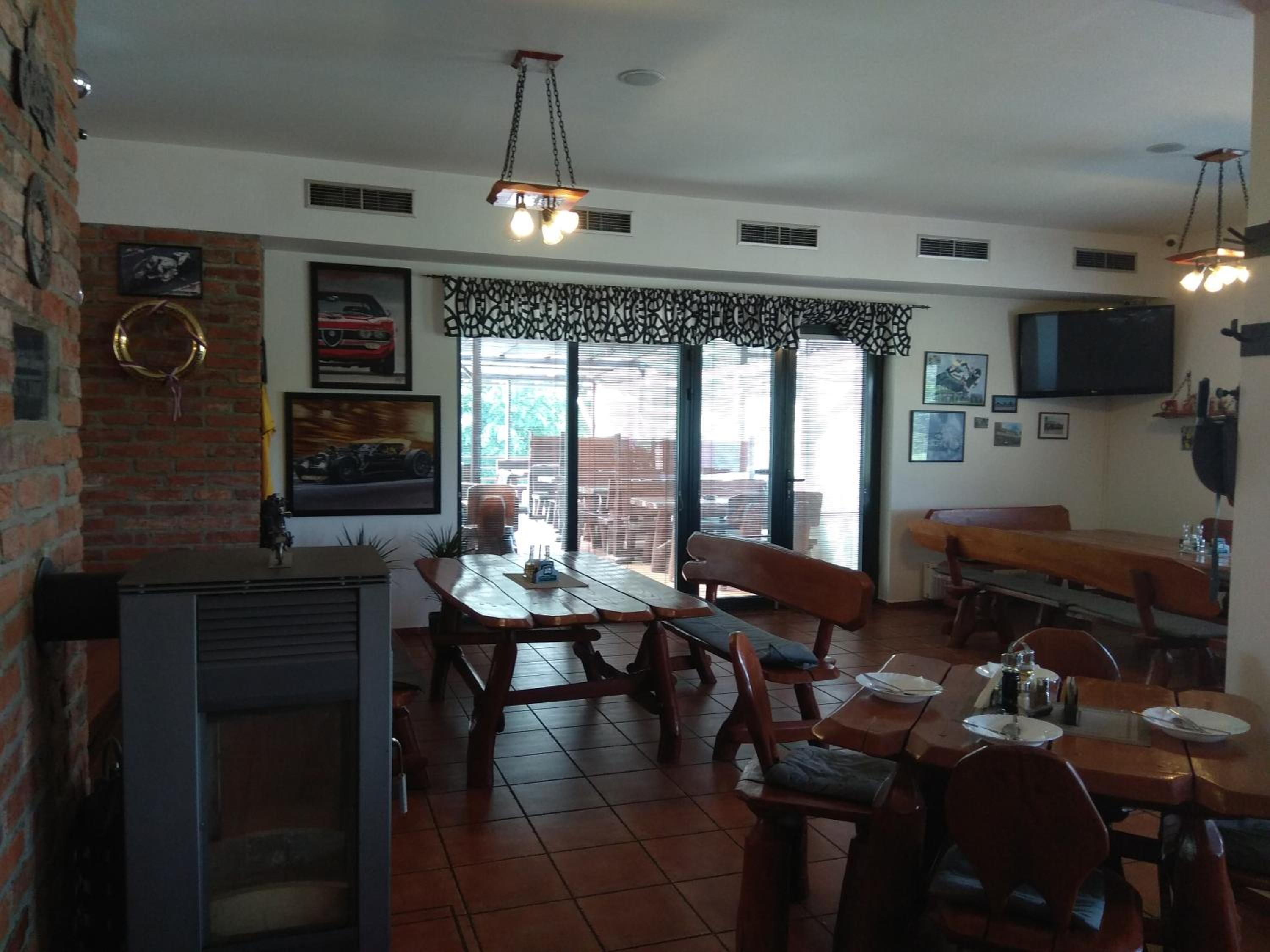 Penzion a Motobar Bravantice