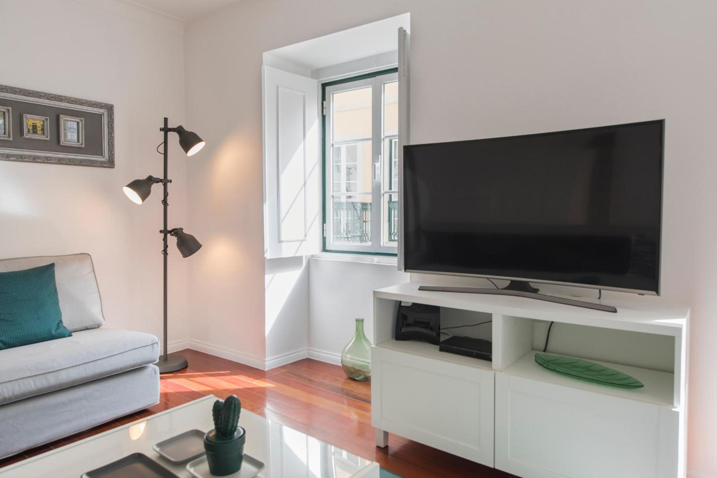 Bica Patio 3BDR Duplex by LovelyStay view 4