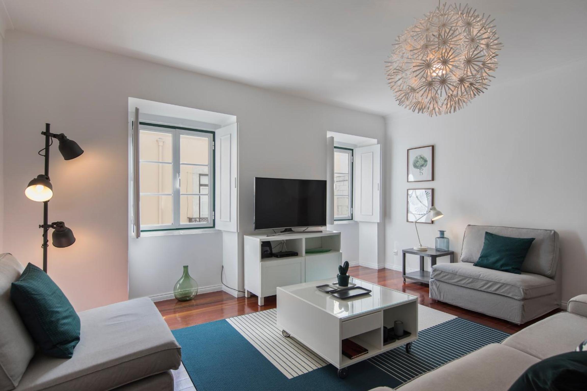 Bica Patio 3BDR Duplex by LovelyStay view 3
