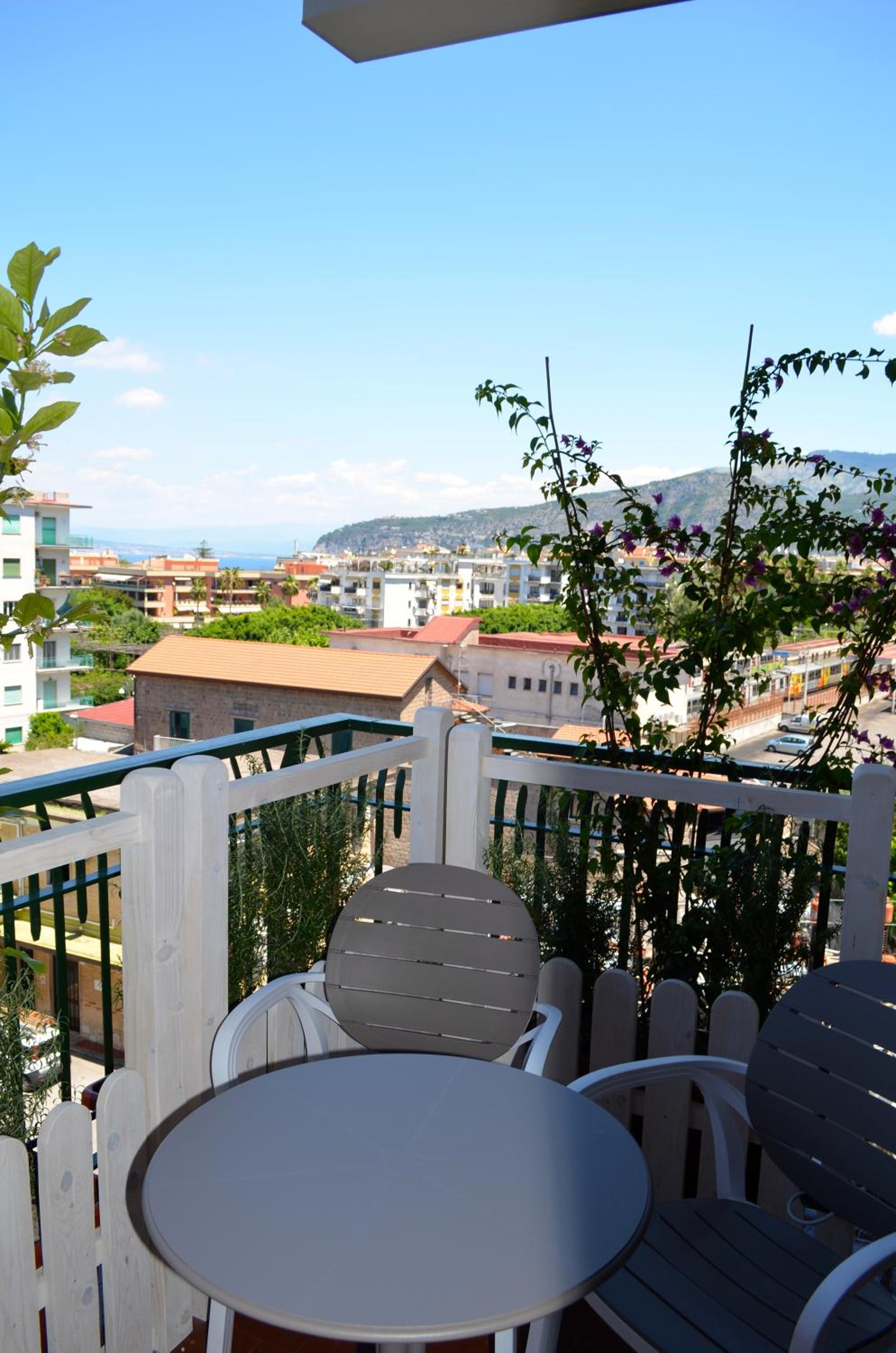 Luiselle Charming Accommodation Sorrento City Center