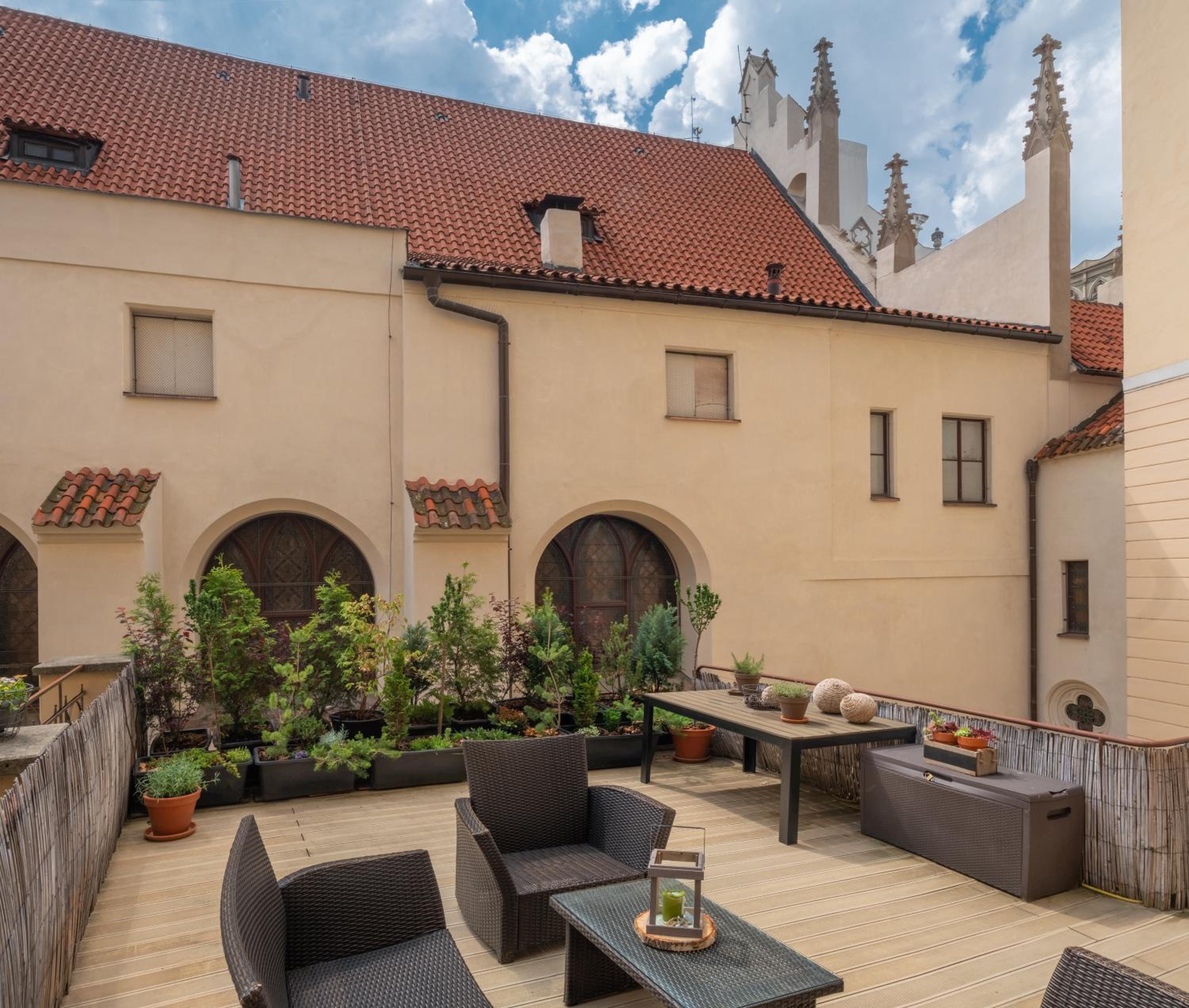 Mordecai 12 Apartments by Adrez