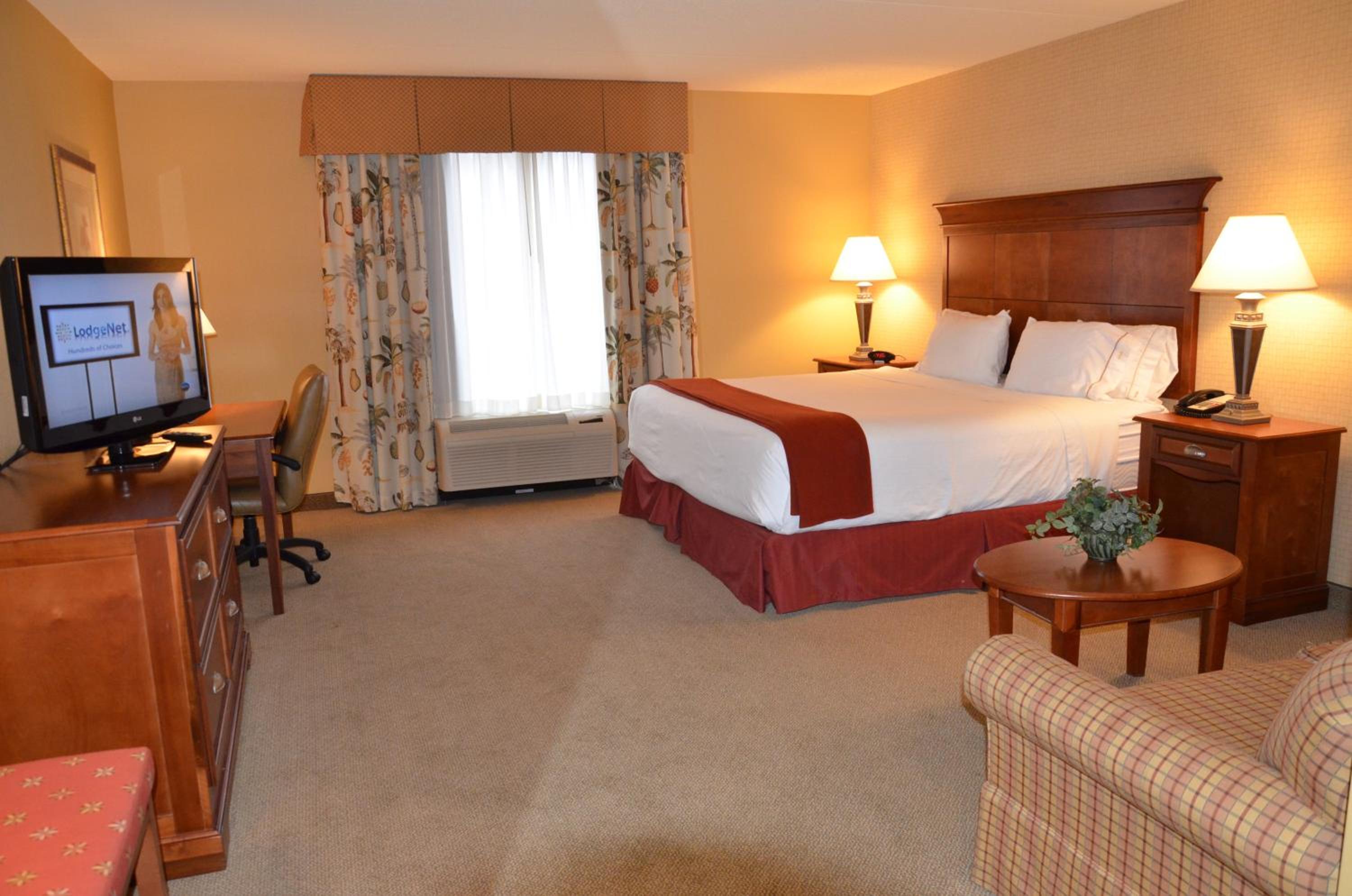 Bloomington Vacations - Holiday Inn Express  Suites Bloomington, an IHG Hotel - Property Image 2