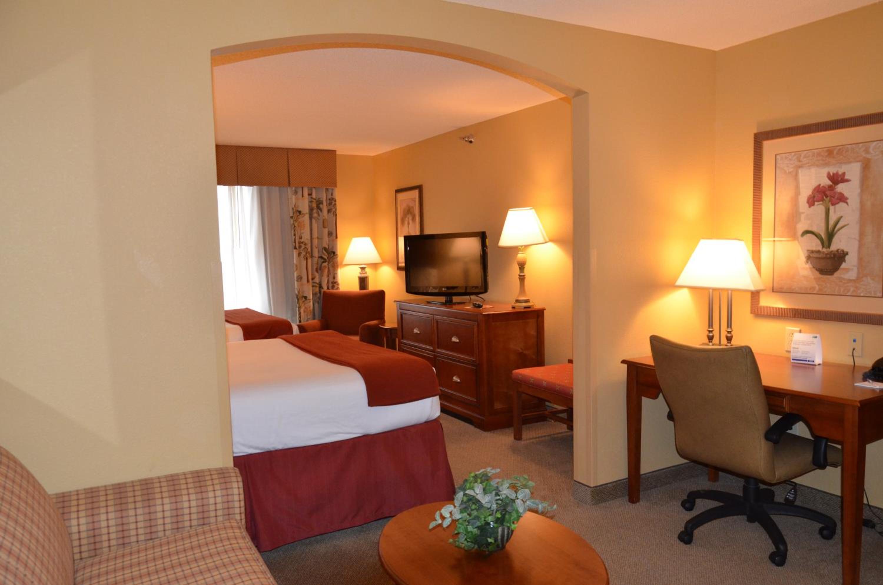 Bloomington Vacations - Holiday Inn Express  Suites Bloomington, an IHG Hotel - Property Image 5