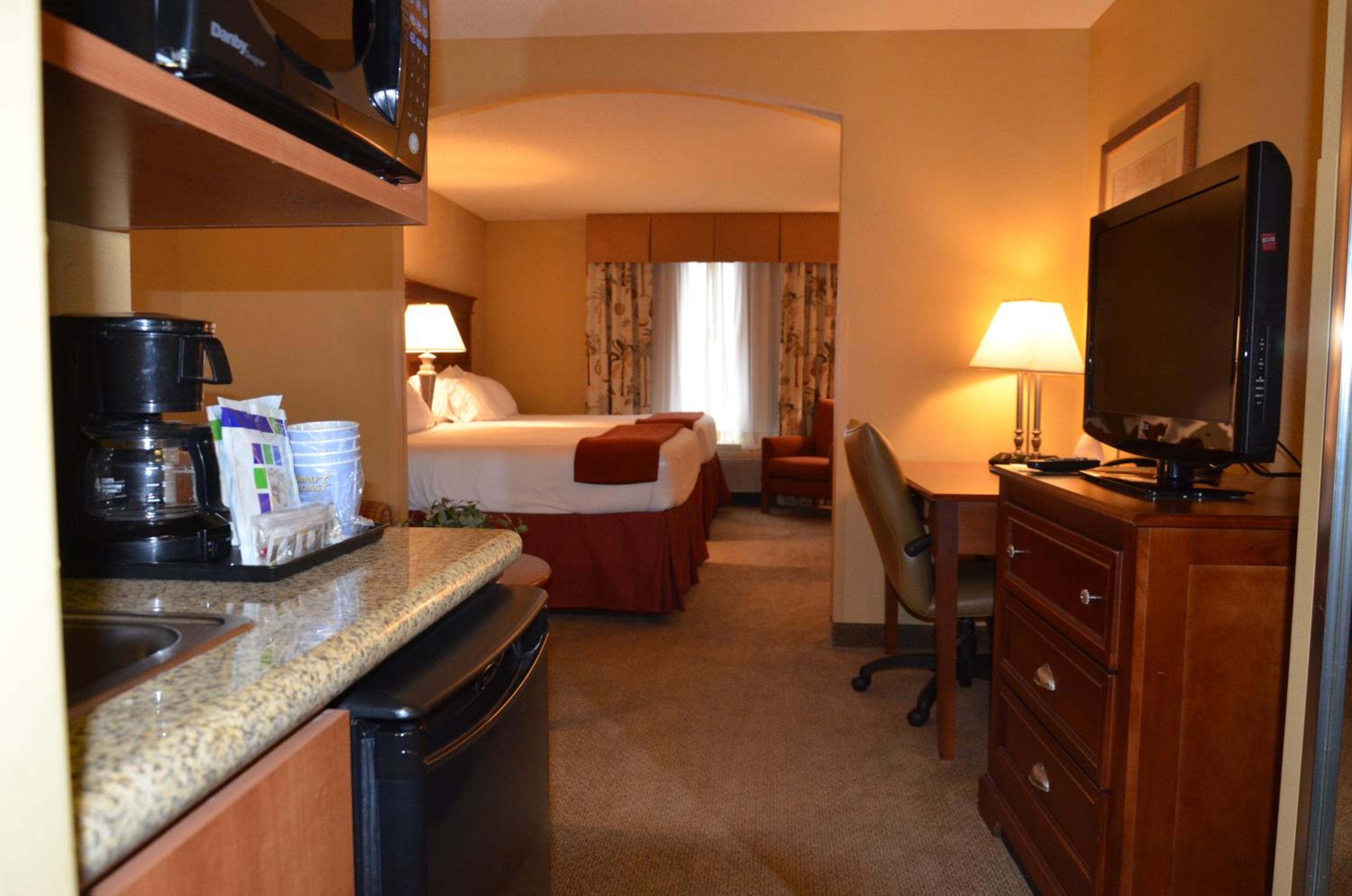 Bloomington Vacations - Holiday Inn Express  Suites Bloomington, an IHG Hotel - Property Image 4
