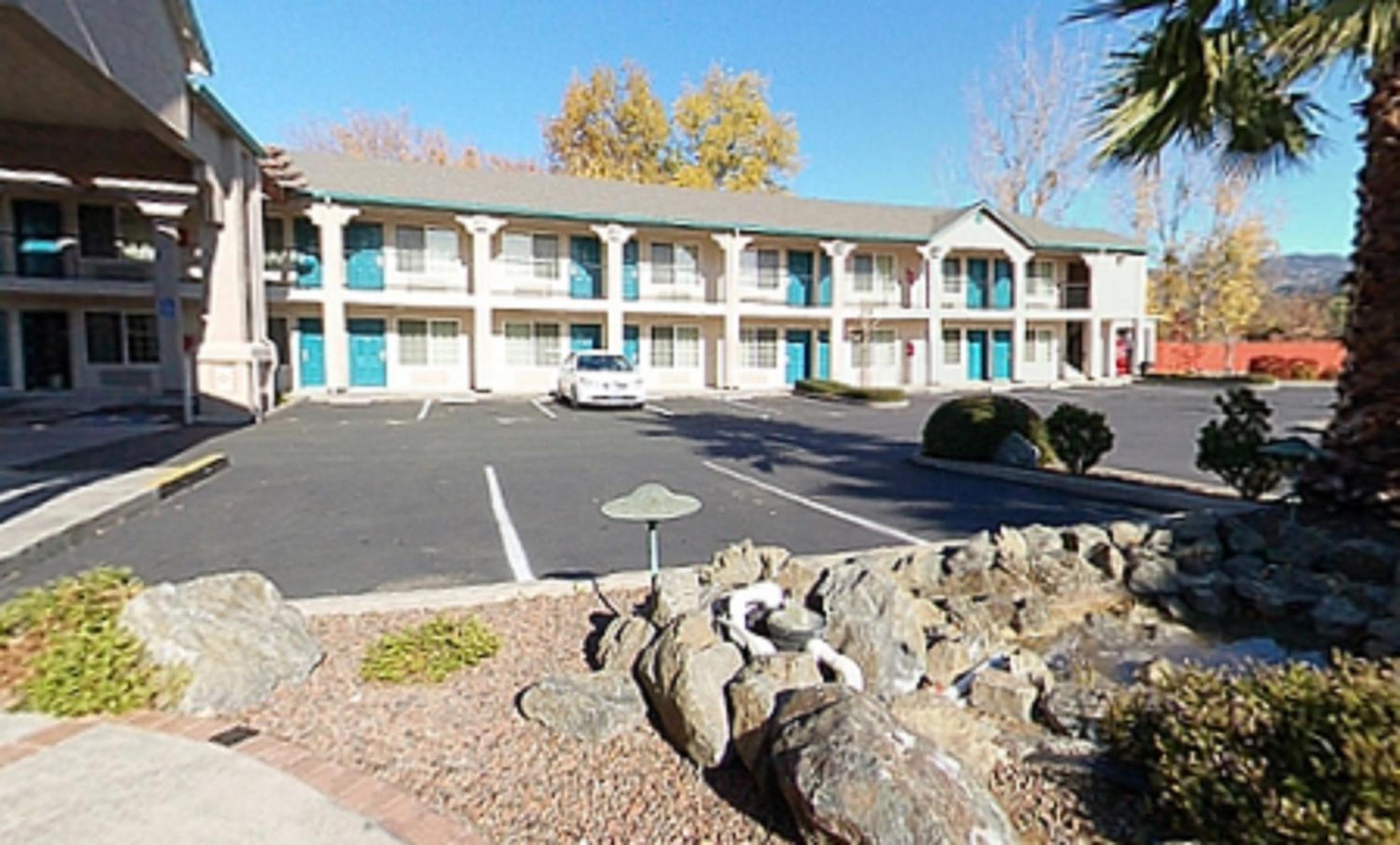 Cloverdale Wine Country Inn & Suites view 3