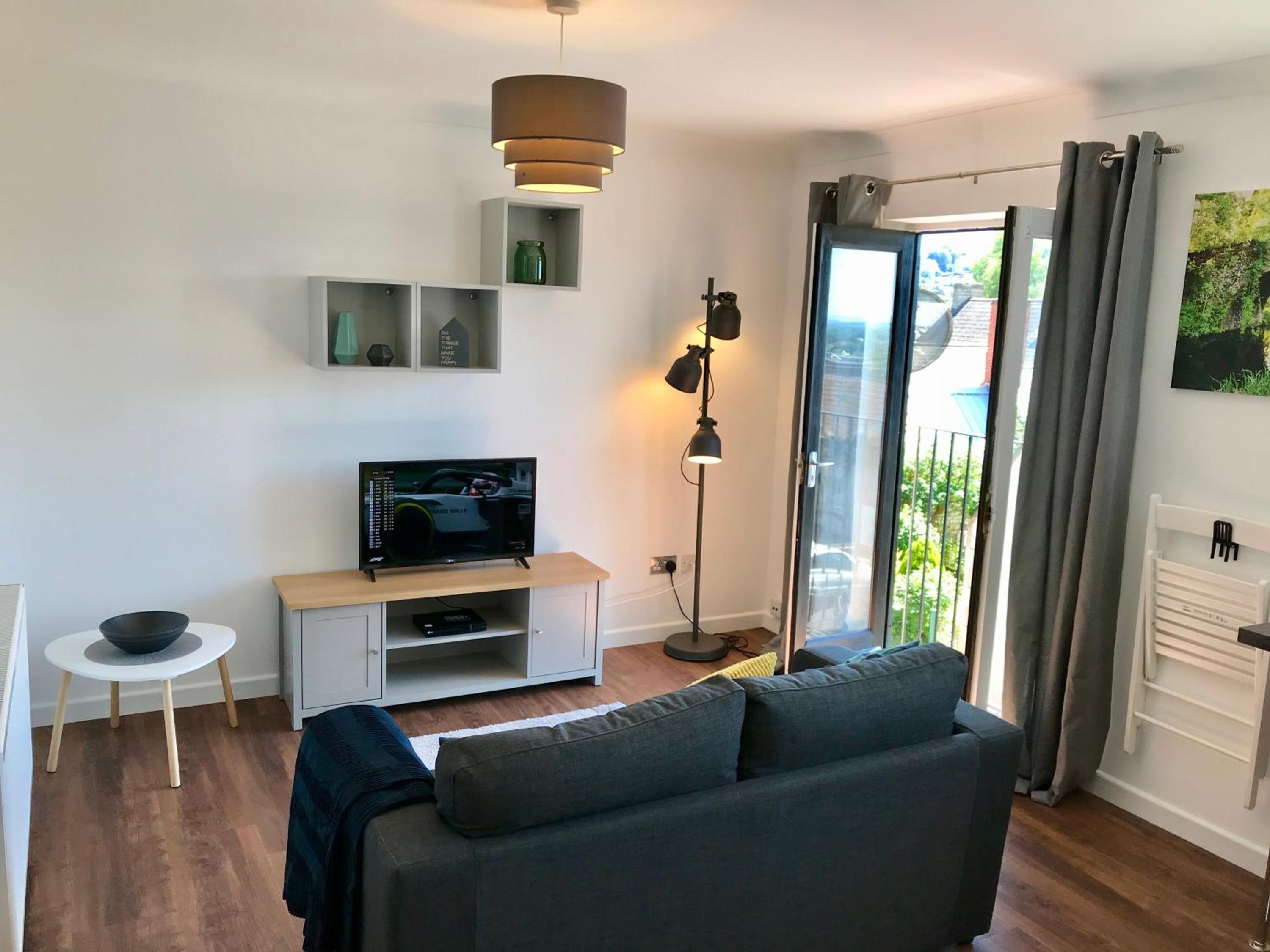 Stroud Vacations - Upper Highview - Self Catering Apartment, fpventures Stroud - Property Image 30