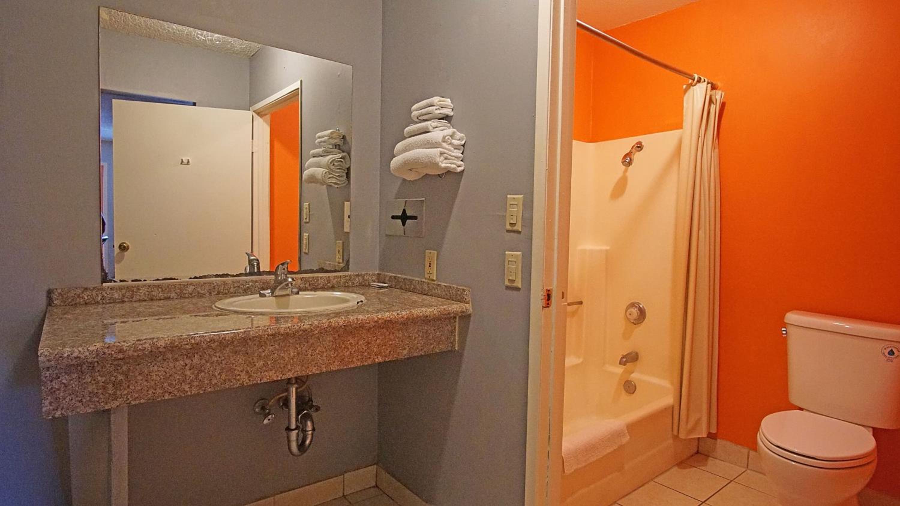 Los Angeles Inn & Suites - LAX