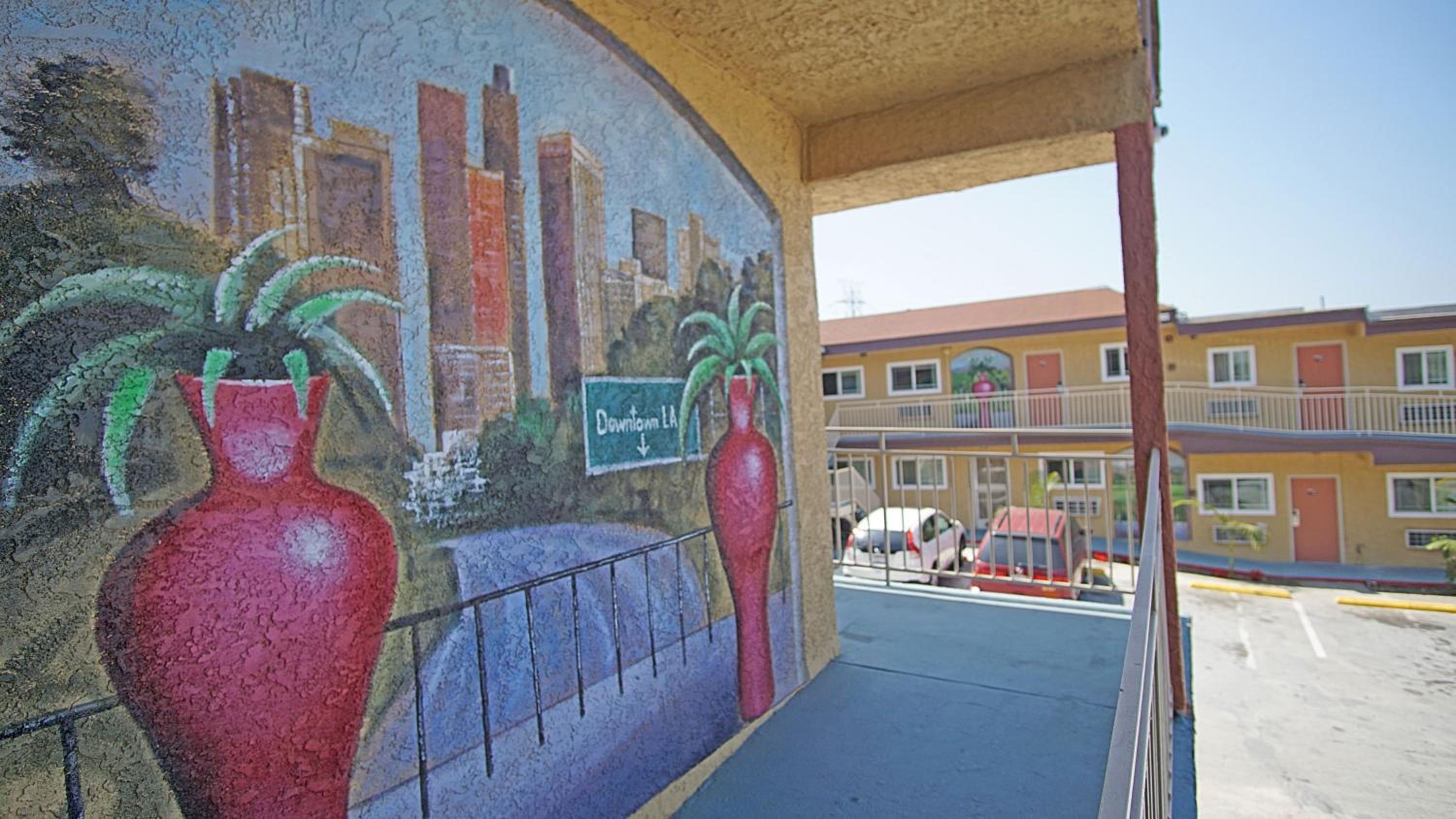 Los Angeles Inn & Suites - LAX