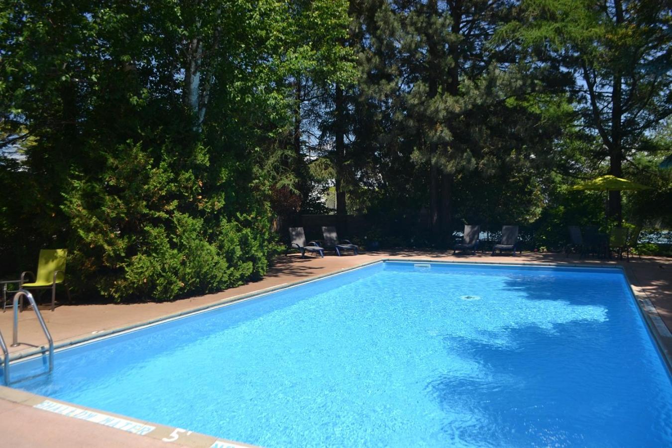 Stratford Suburban Motel