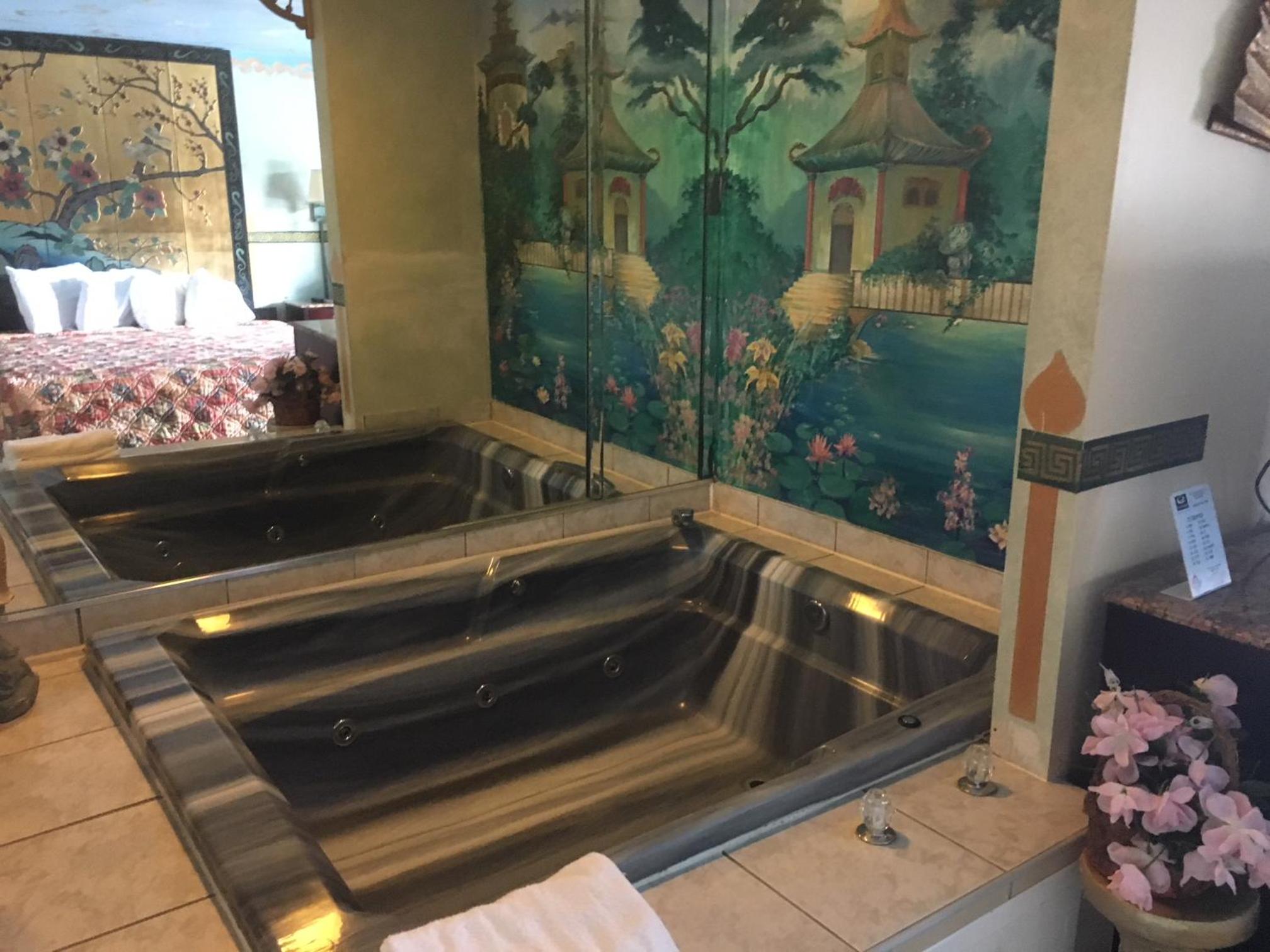 Pleasantville Vacations - Deluxe Inn - Property Image 4