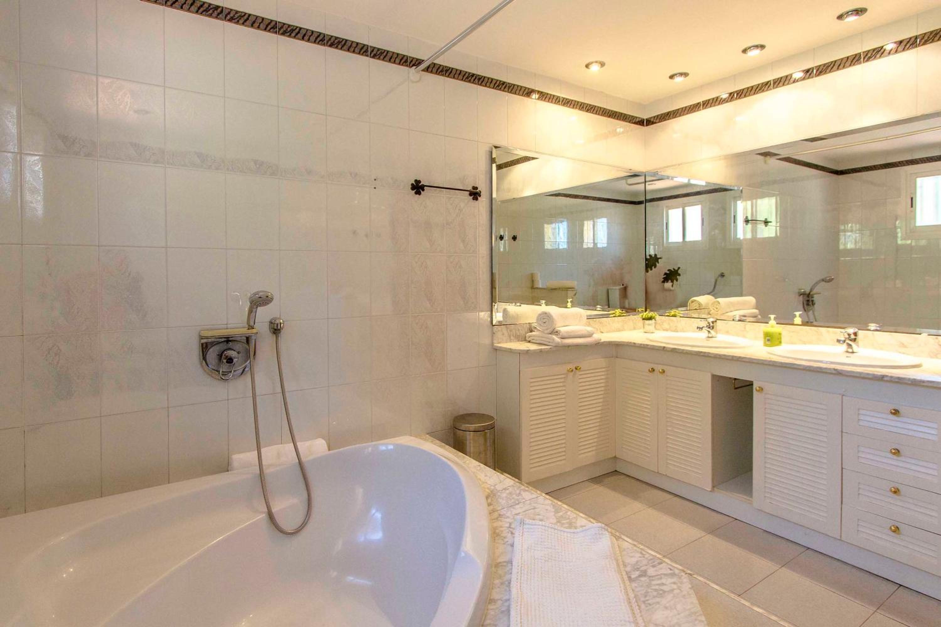 Les Canyes Cottage, Private Villa Resort